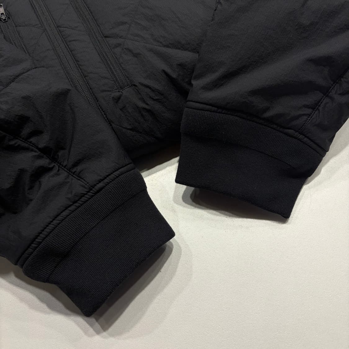 [XL] 유니클로 화이트 마운티니어링 경량 다운 자켓 블랙 C307 상품이미지5