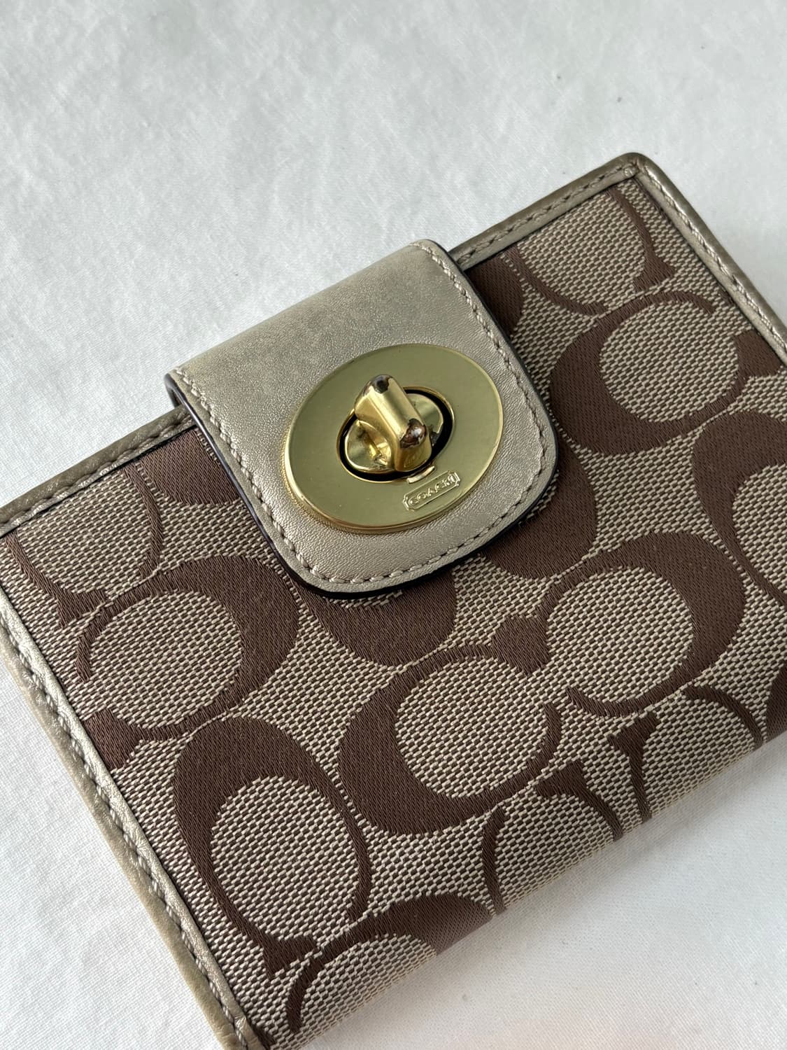 Coach silver glitter wallet 상품이미지4