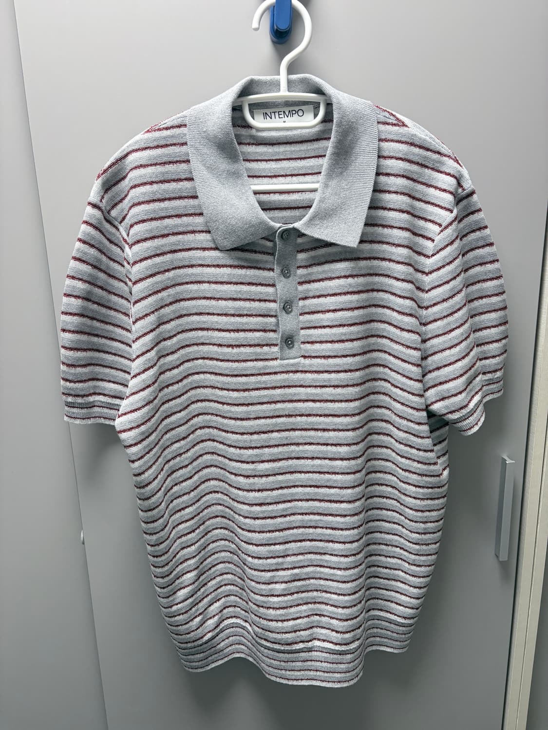 인템포무드 스트라이프 카라 니트 그레이 상품이미지2