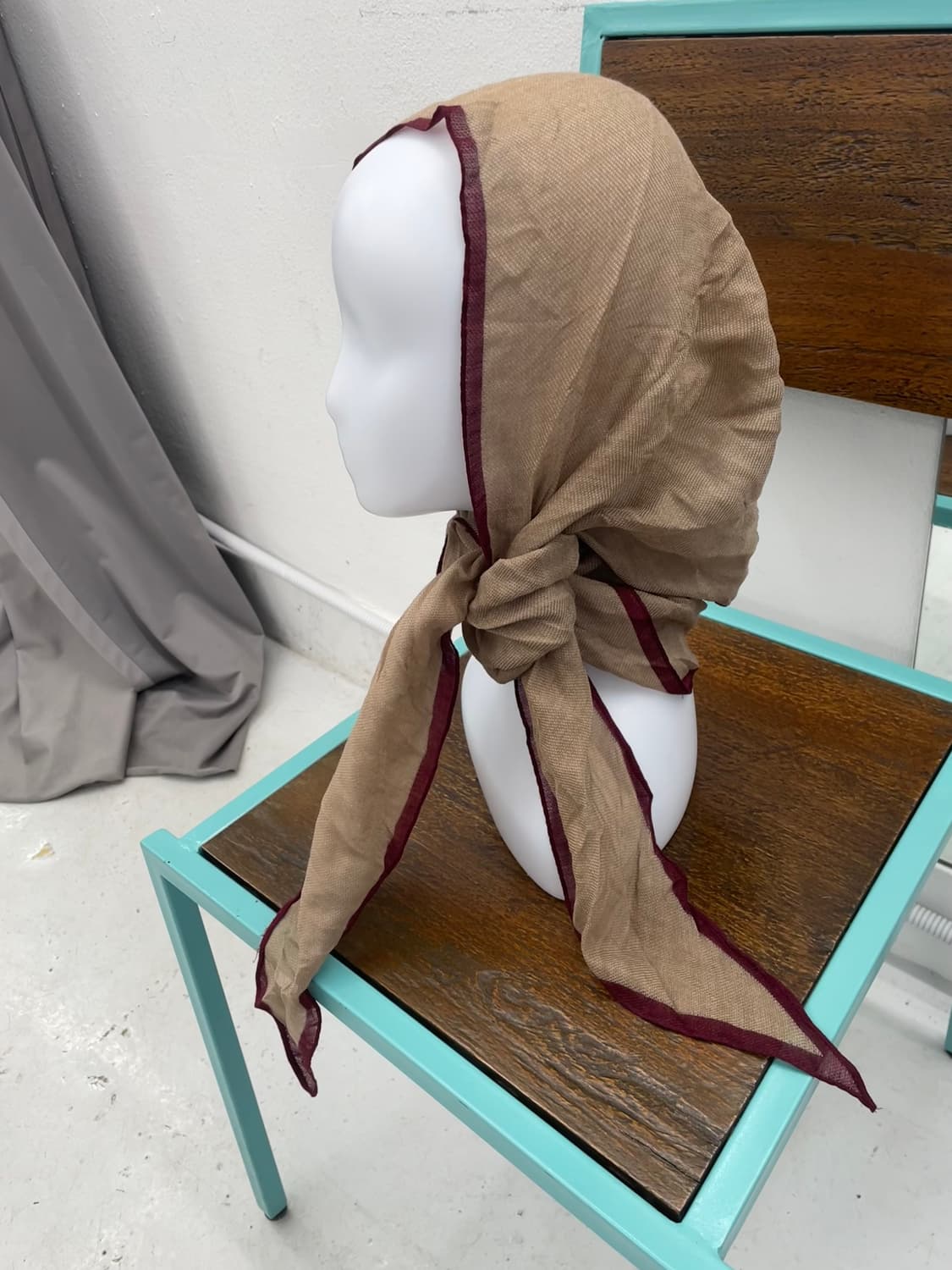 베이지 브라운 레드 포인트 머플러 상품이미지1