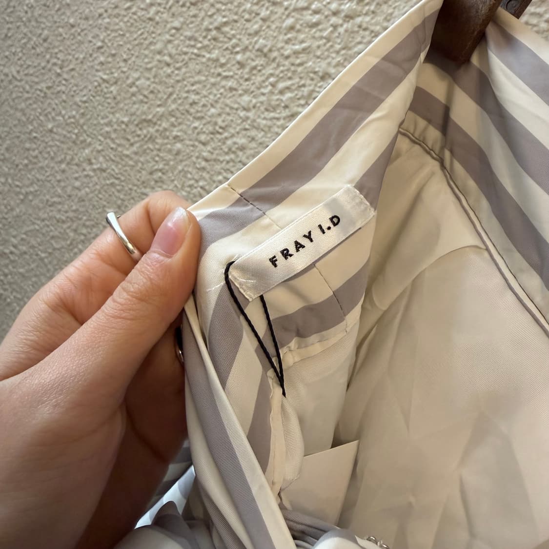 빈티지 스트라이프 미디 스커트 리본 타이 스트랩 디테일 플레어핏 아이보리 상품이미지5