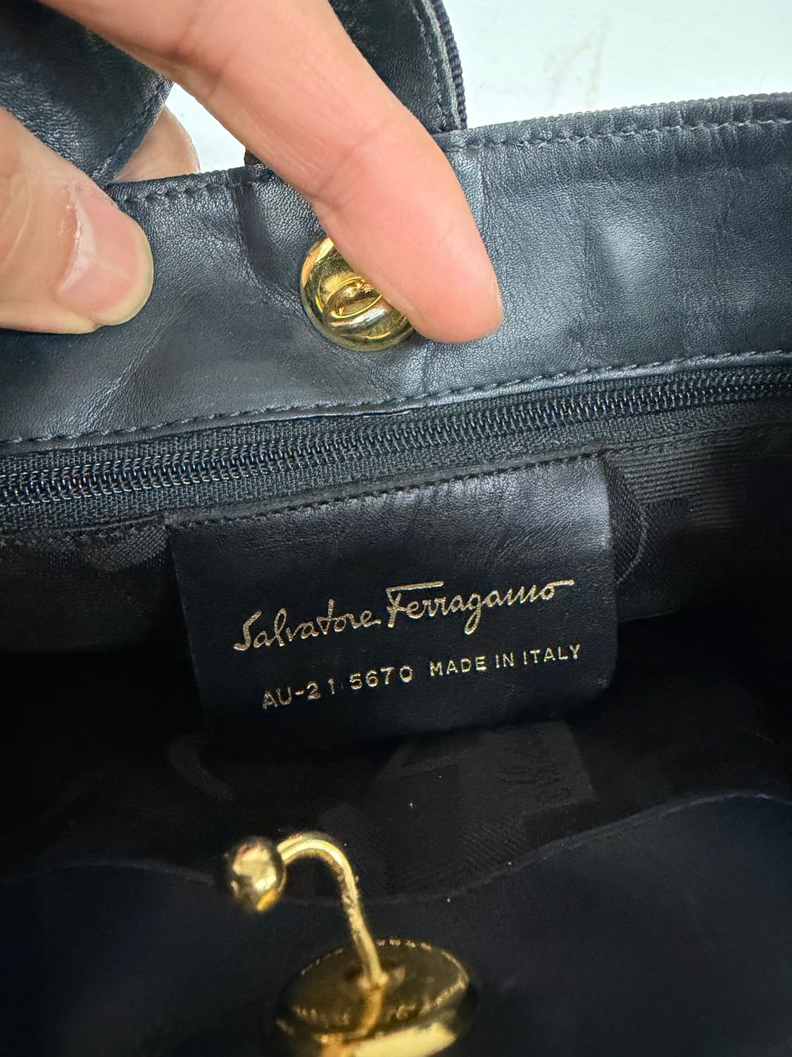 정품) 페라가모 바라 티어드 원 핸들백 상품이미지8