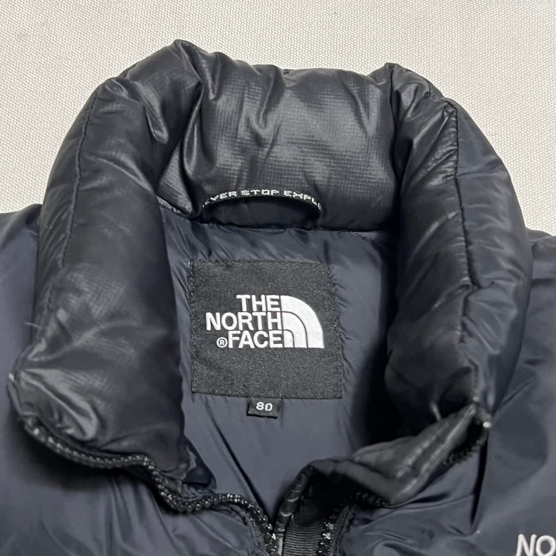 The North Face 눕시 700 구스다운 블랙 패딩 상품이미지3
