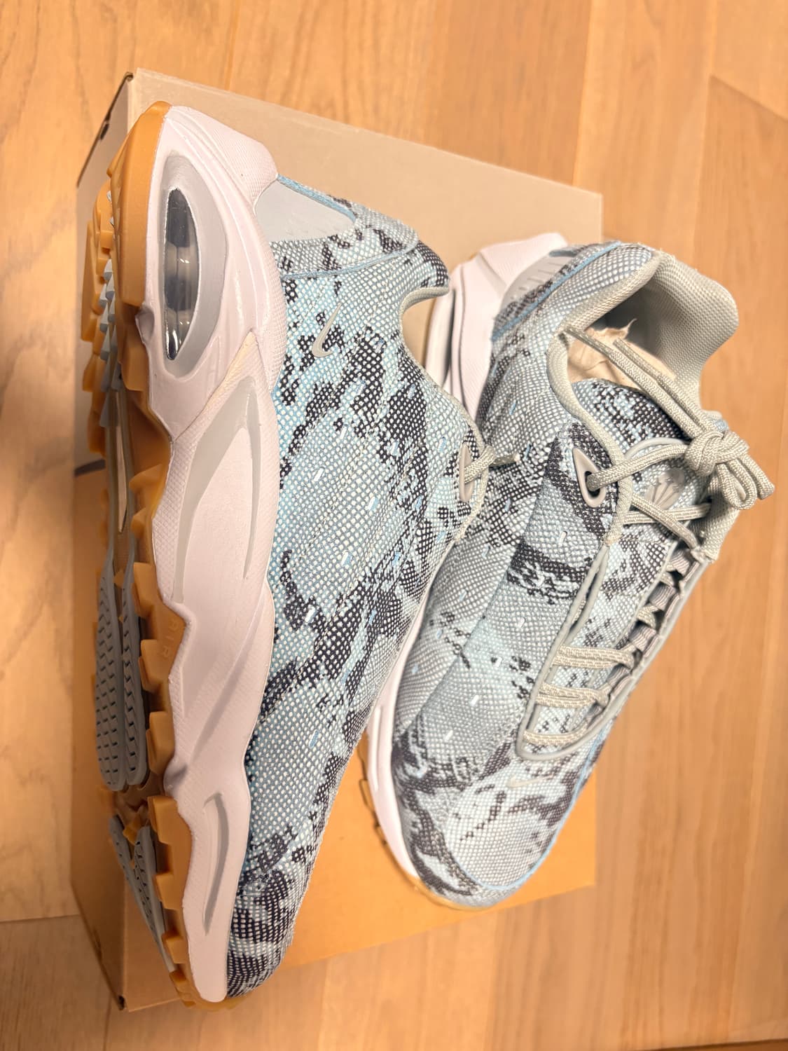 나이키 x 드레이크 녹타 핫 스텝 에어 테라 라이트 퍼미스 상품이미지1