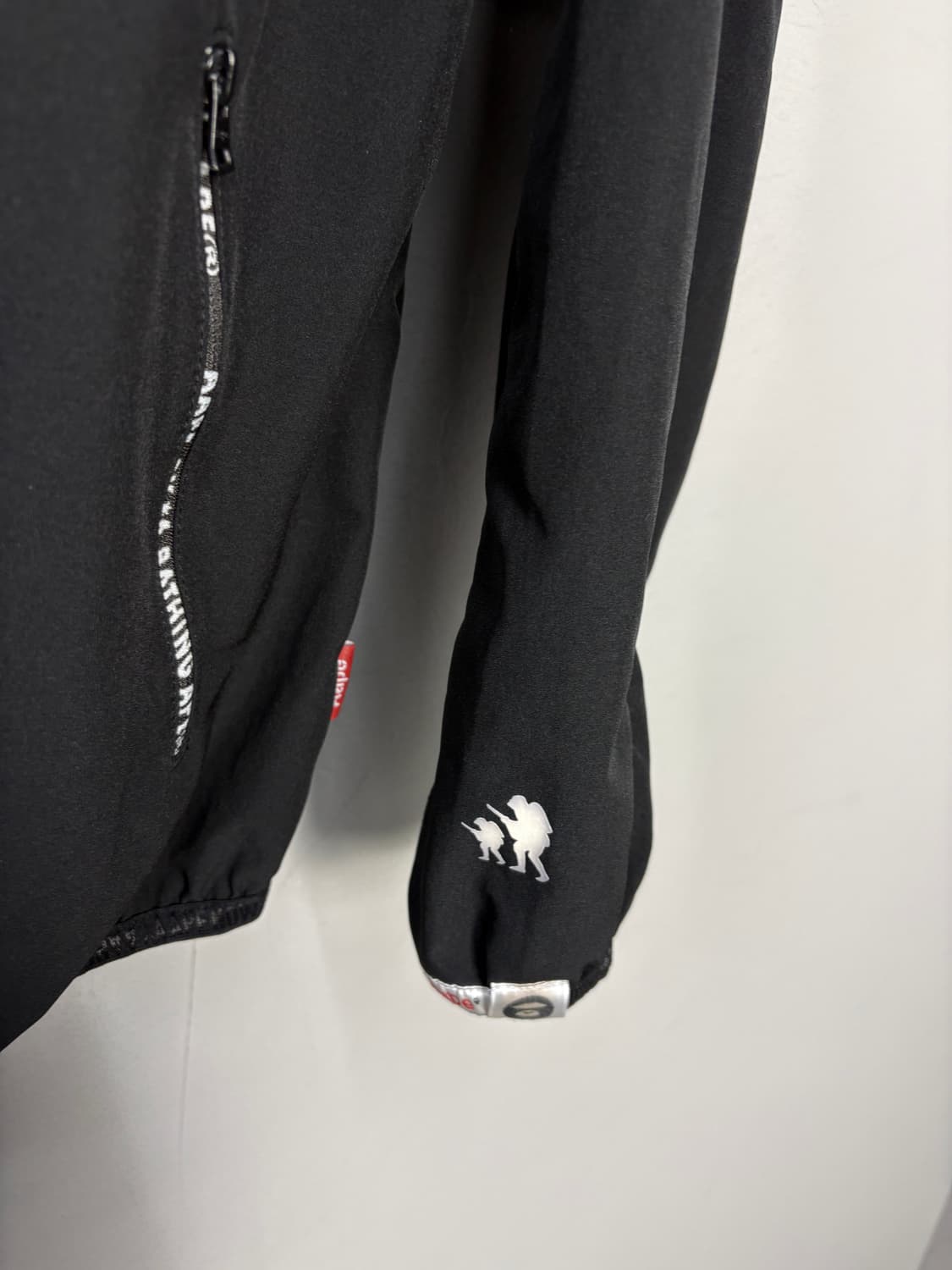 에이프 X 원피스 블랙 나일론 후드집업 바람막이 자켓 A3810 상품이미지5