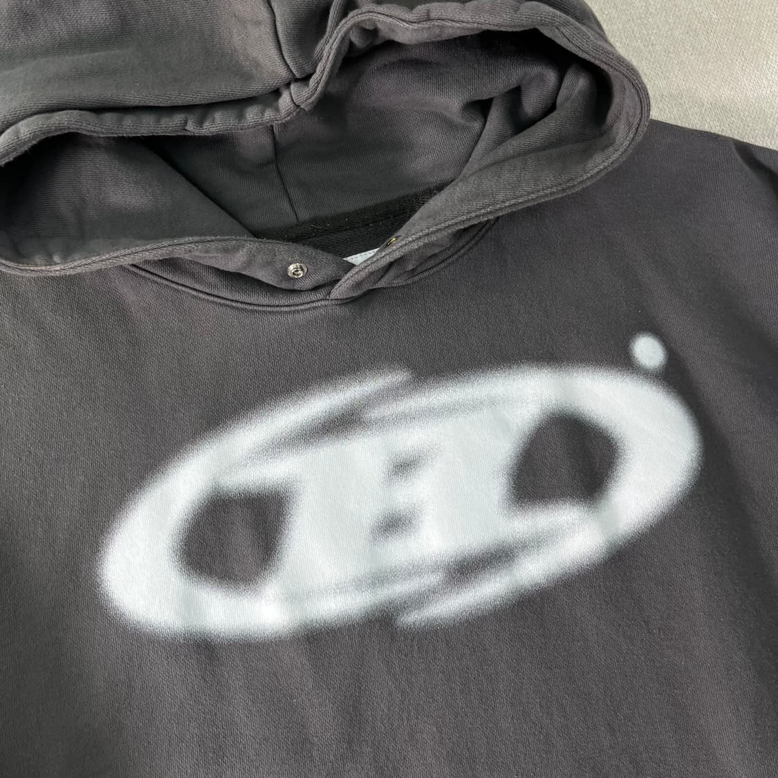 105 본투윈 스냅 블러 후드티 상품이미지2