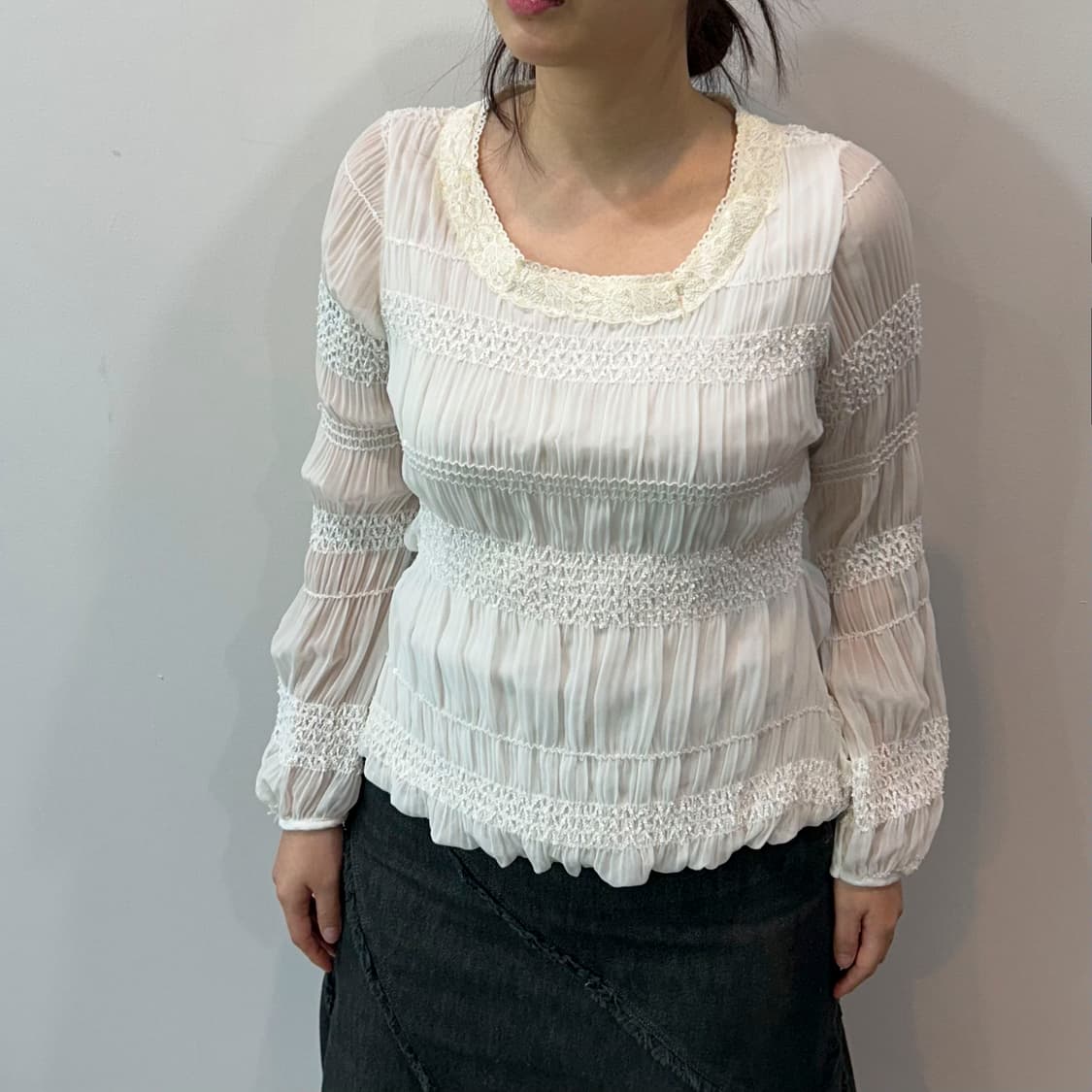 화이트 스팽글 셔링 블라우스 상품이미지2