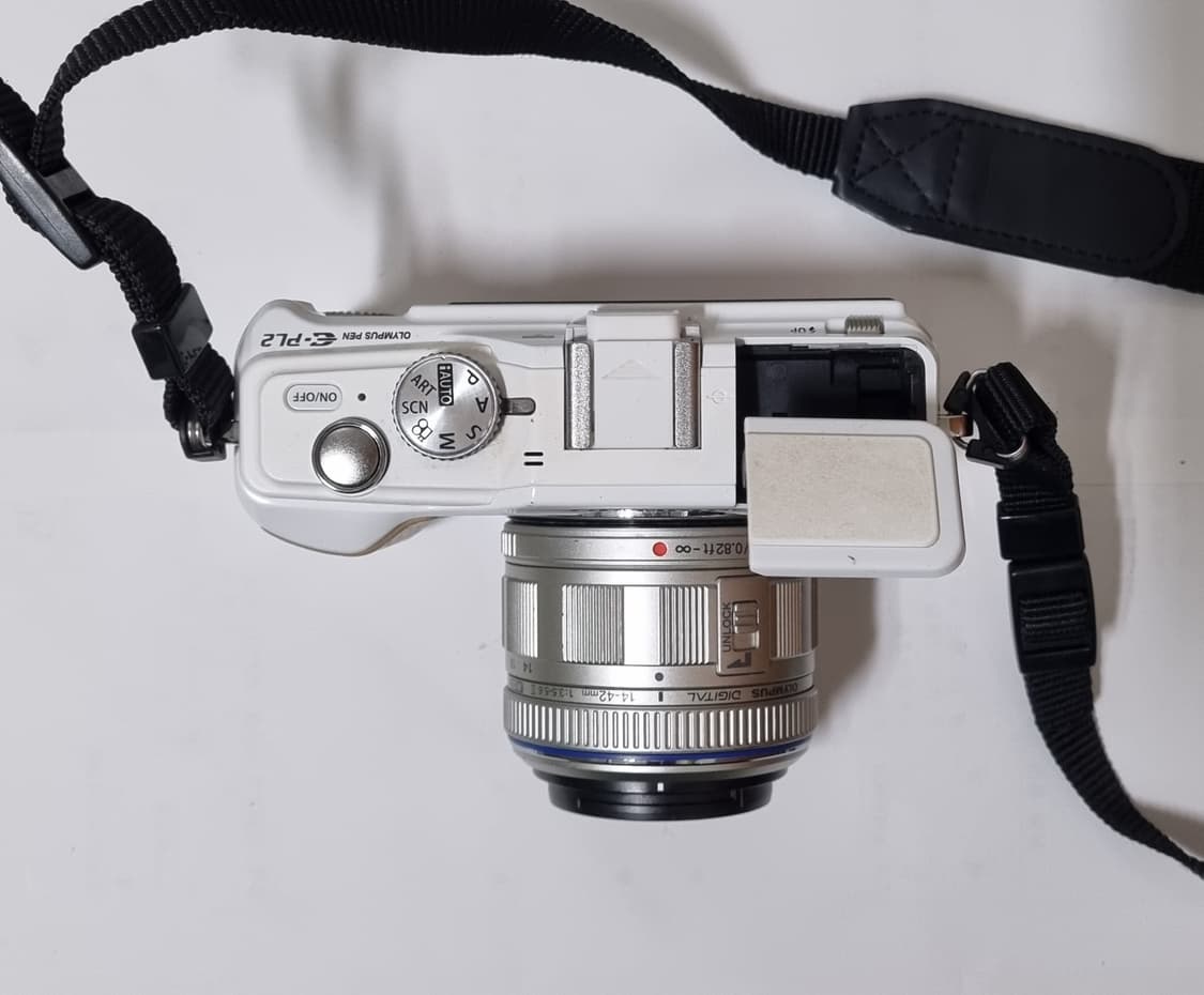 올림푸스 미러리스 카메라 E-PL2 와 14-42mm 렌즈 팝니다. 상품이미지2