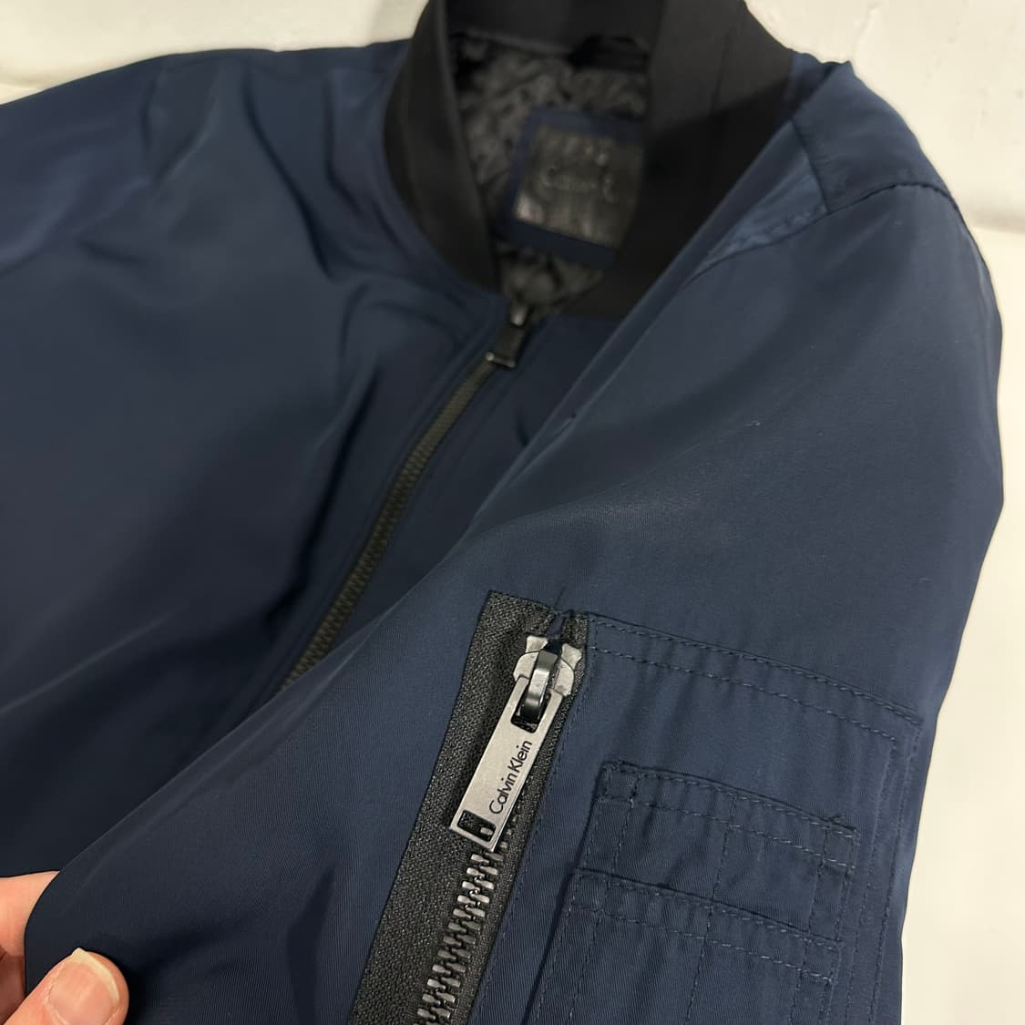 XL 켈빈클라인 네이비 기본로고 누빔 항공점퍼 상품이미지3