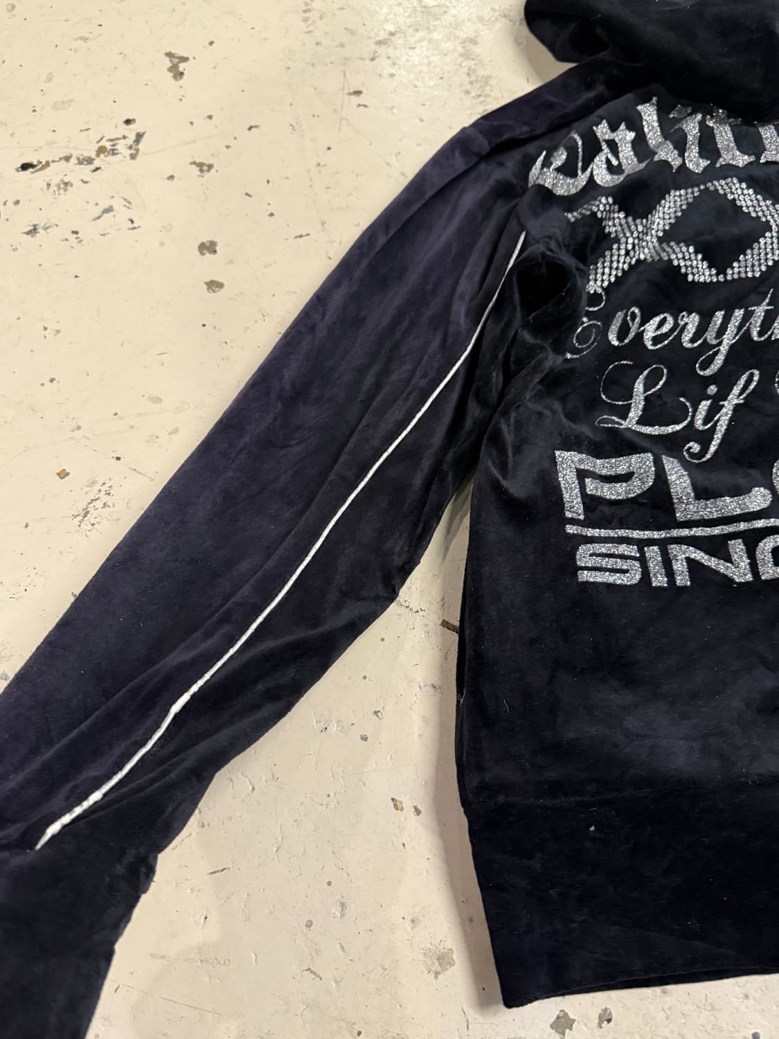 back lettering velour hood zip-up 상품이미지7