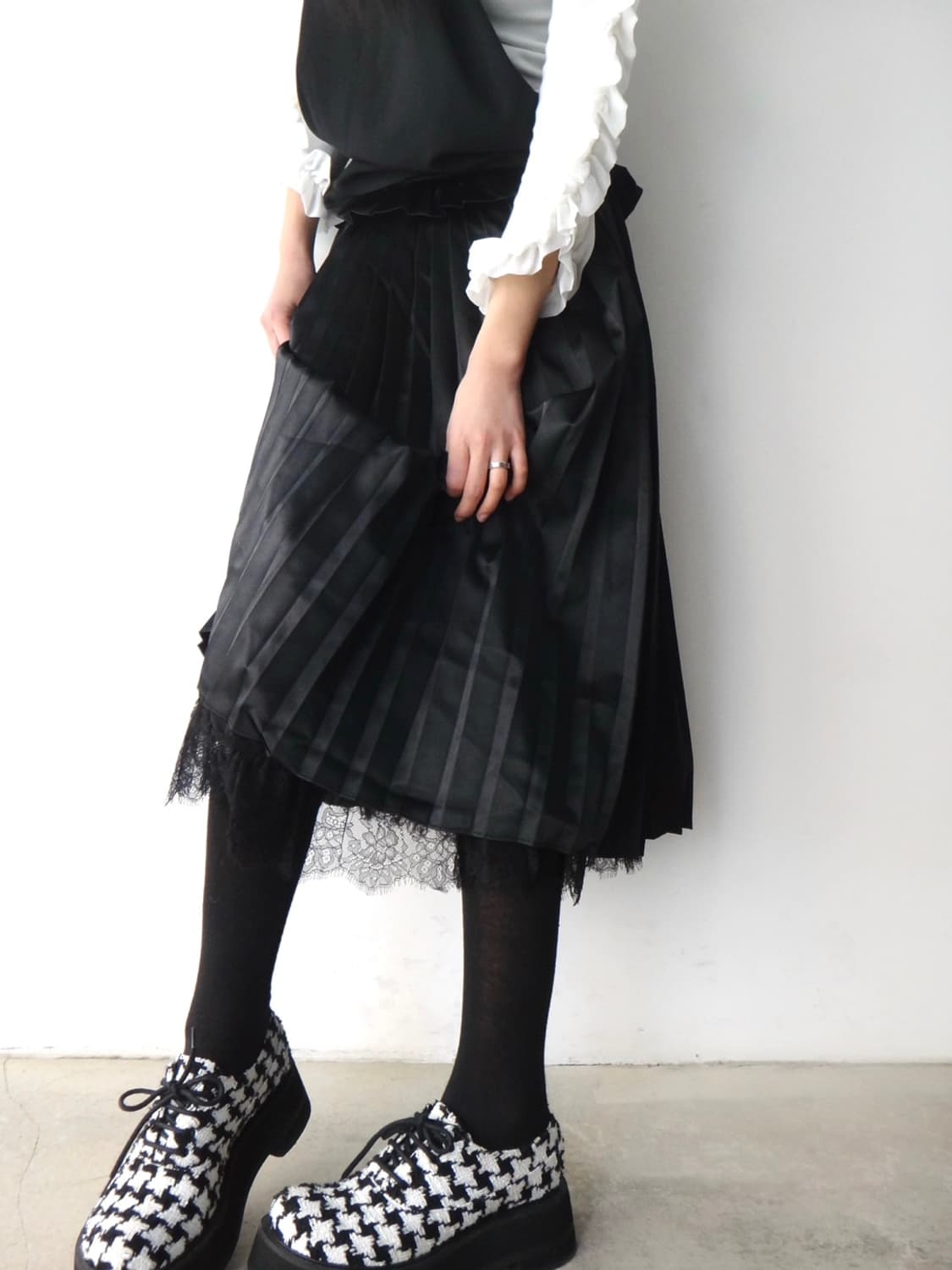 West wave long pleats skirt / black 상품이미지3