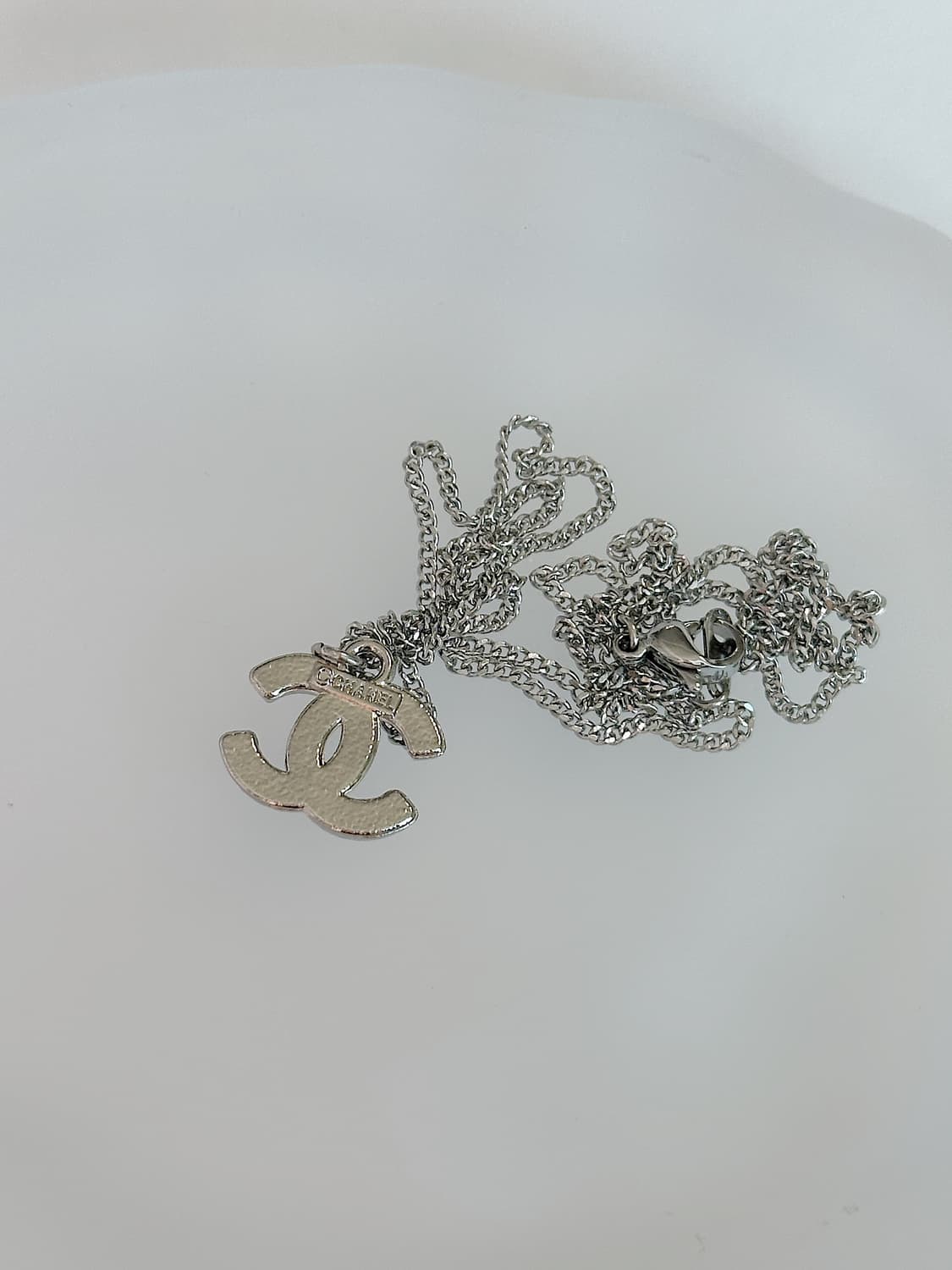 샤넬 cc로고 하프 진주 업사이클링 목걸이 실버 상품이미지4