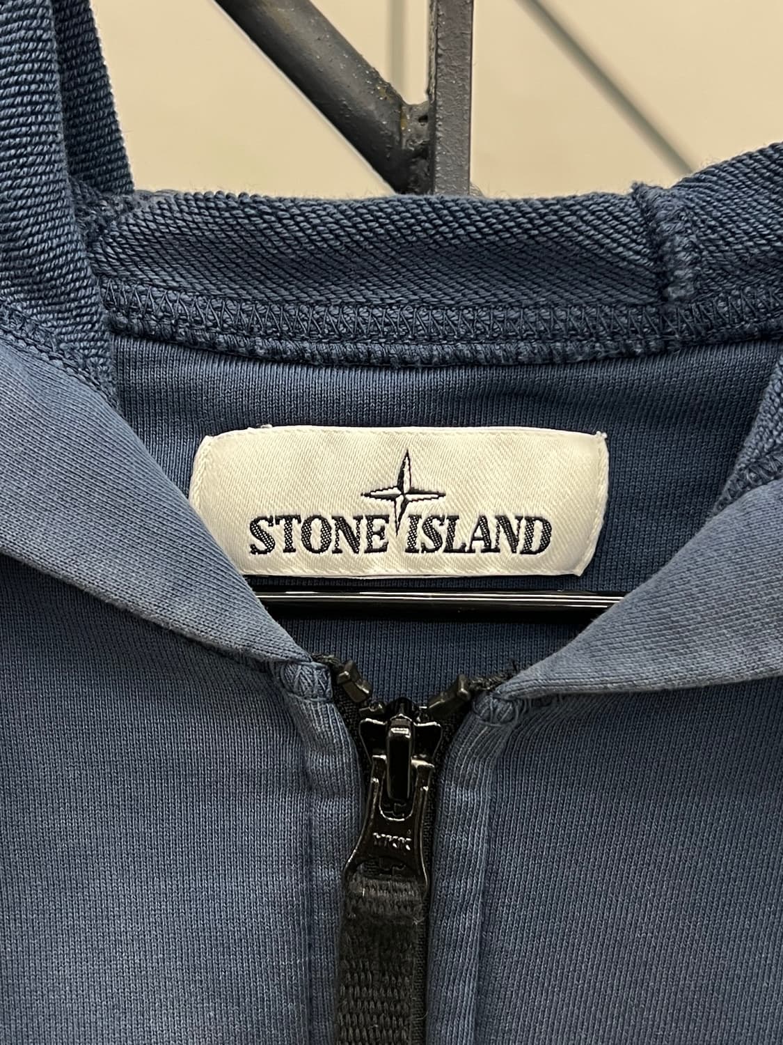 스톤아일랜드 와펜 애쉬블루 후드집업 상품이미지9