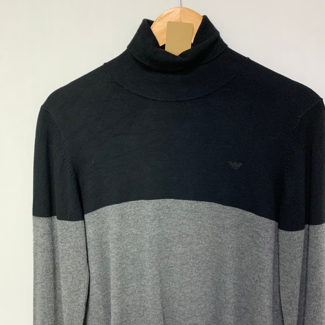 엠포리오 아르마니 블랙 그레이 배색 모크넥 긴팔 니트 여성 상품이미지2