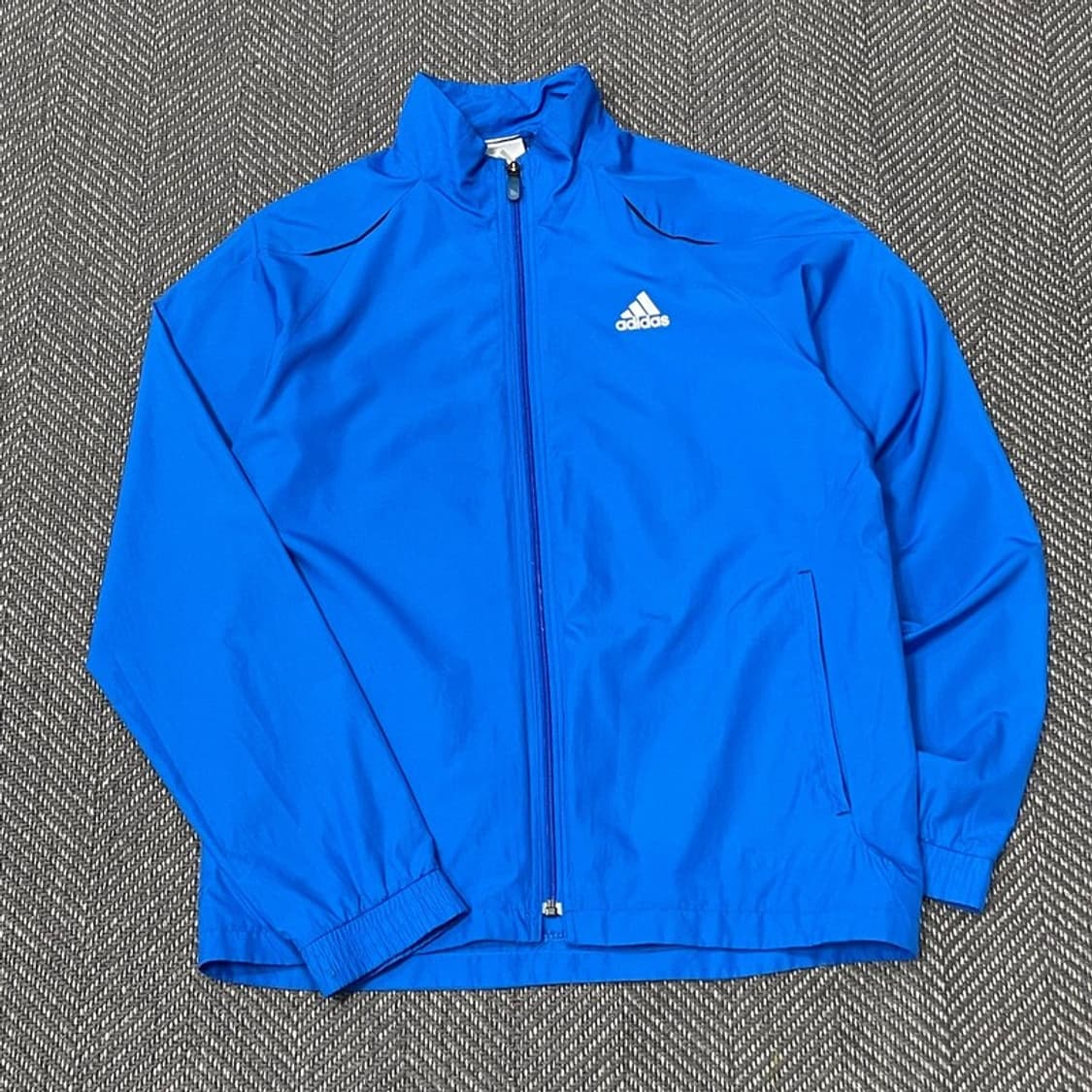 아디다스 로고 프린팅 바람막이 v0150 상품이미지1