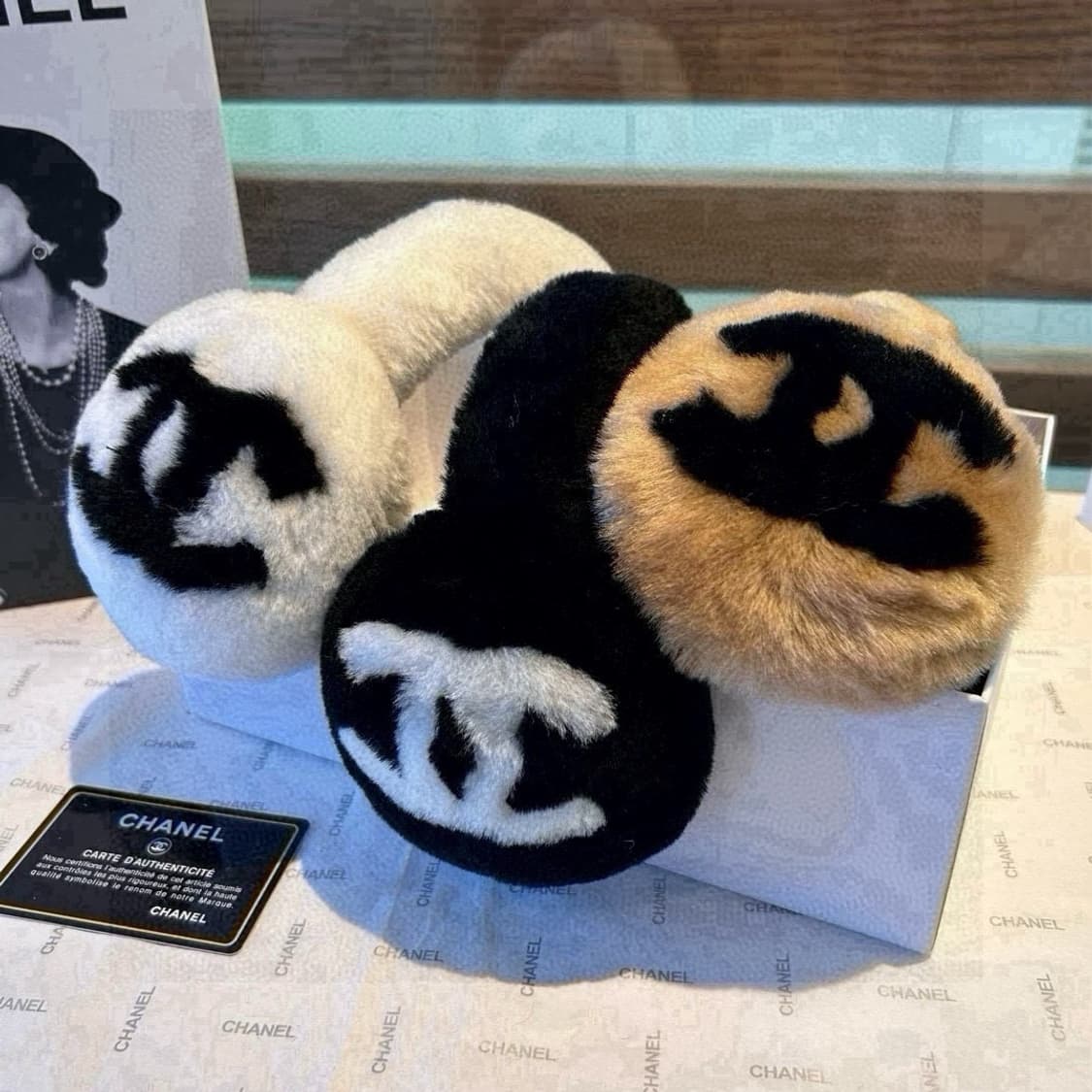 샤넬 귀마개 시어링 램스킨 블랙 에크루 상품이미지2