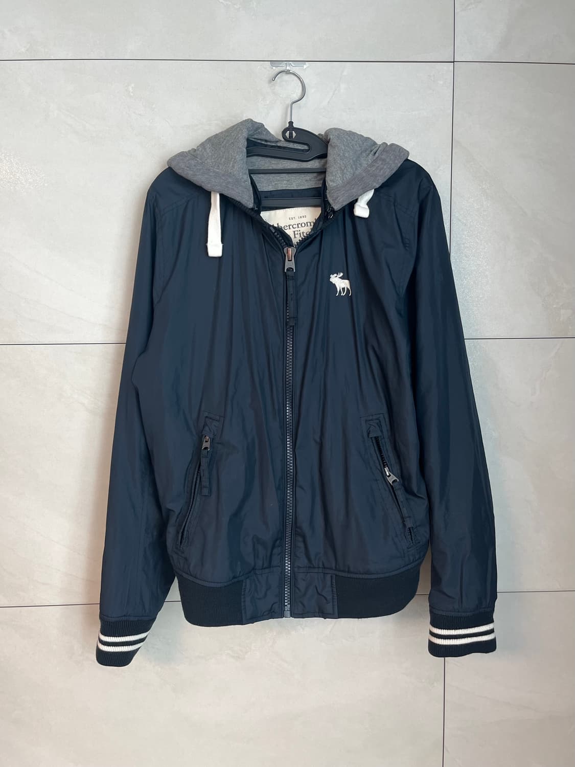 아베크롬비 화이트 순록 네이비 자켓 (S)  상품이미지2