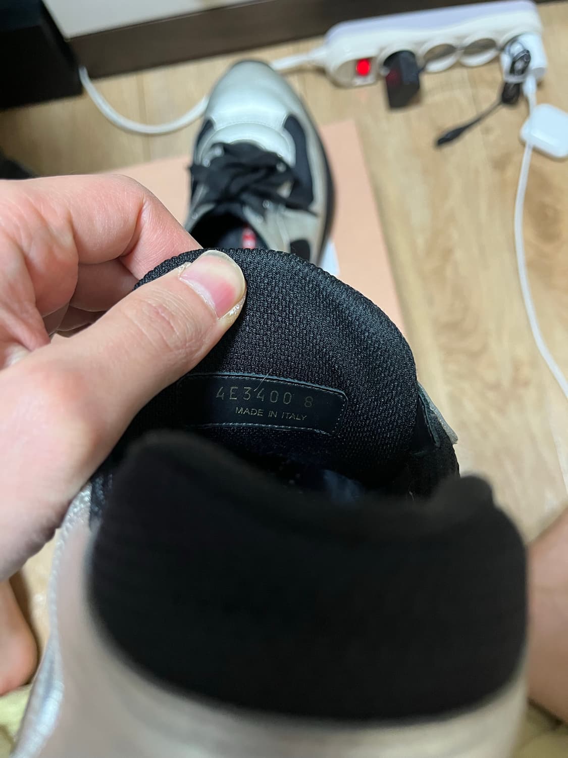 프라다 아메리카컵 실버 블랙 8사이즈 판매 상품이미지7