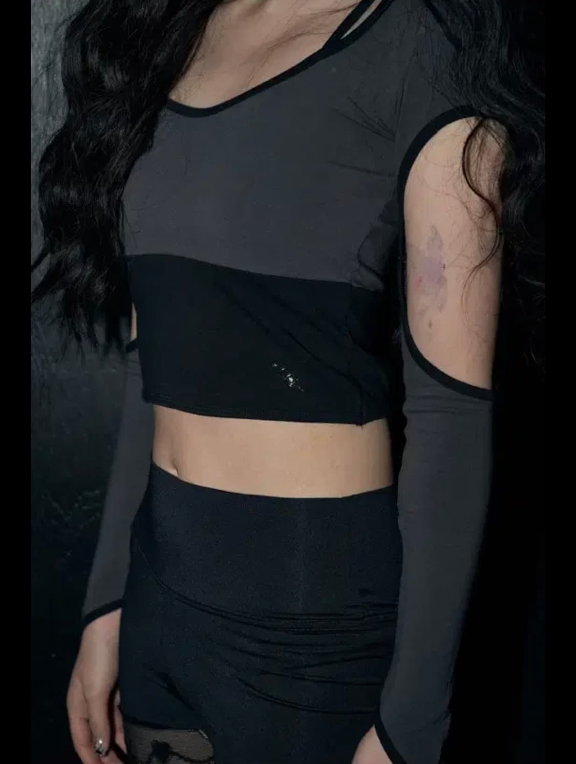 체리퀴리 스트링 서클  크롭탑 차콜 상품이미지2