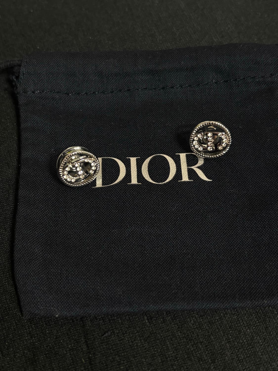 디올 정품 업사이클링 실버 크리스탈 라운드 귀걸이 상품이미지1