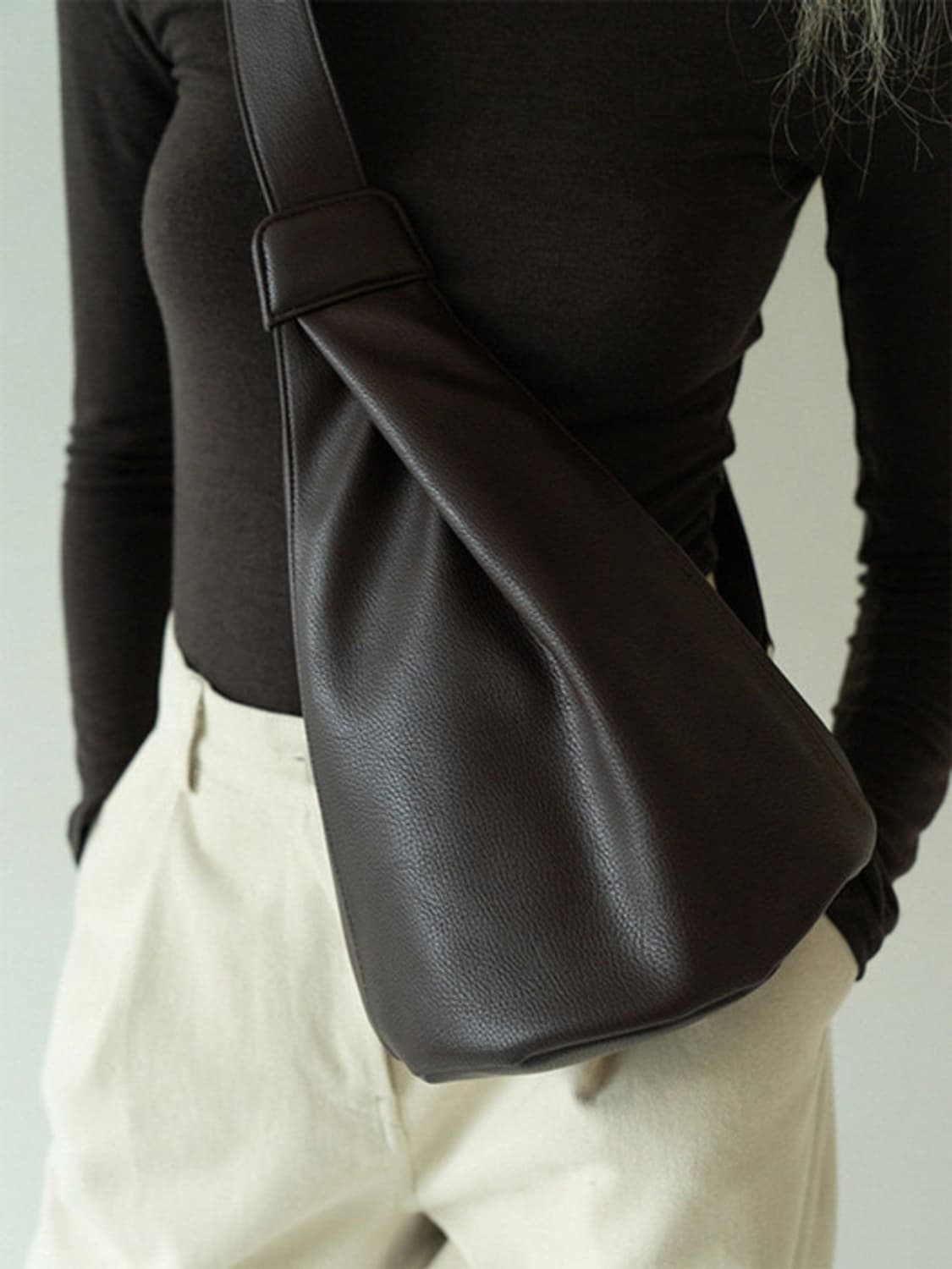 Le Sling Bag 브라운 상품이미지1