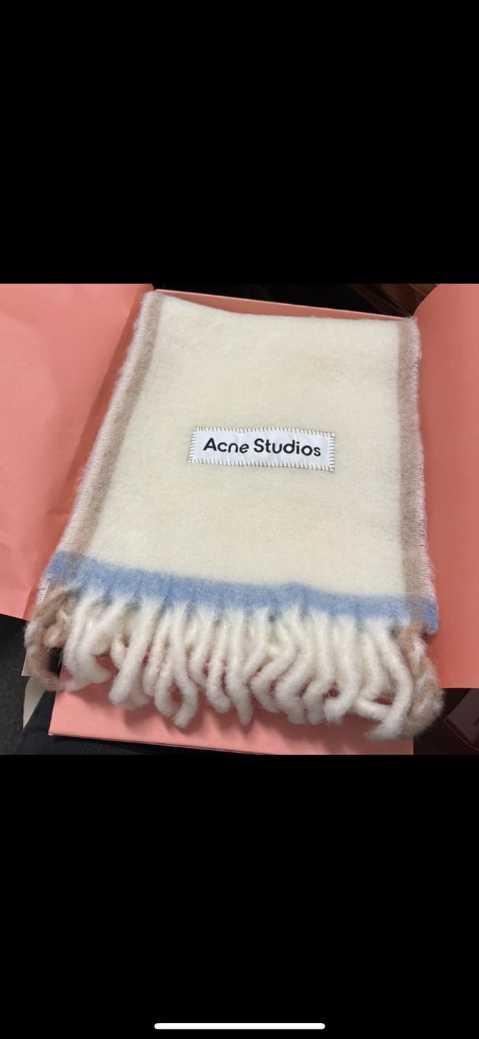 아크네스튜디오 모헤어 머플러 상품이미지2