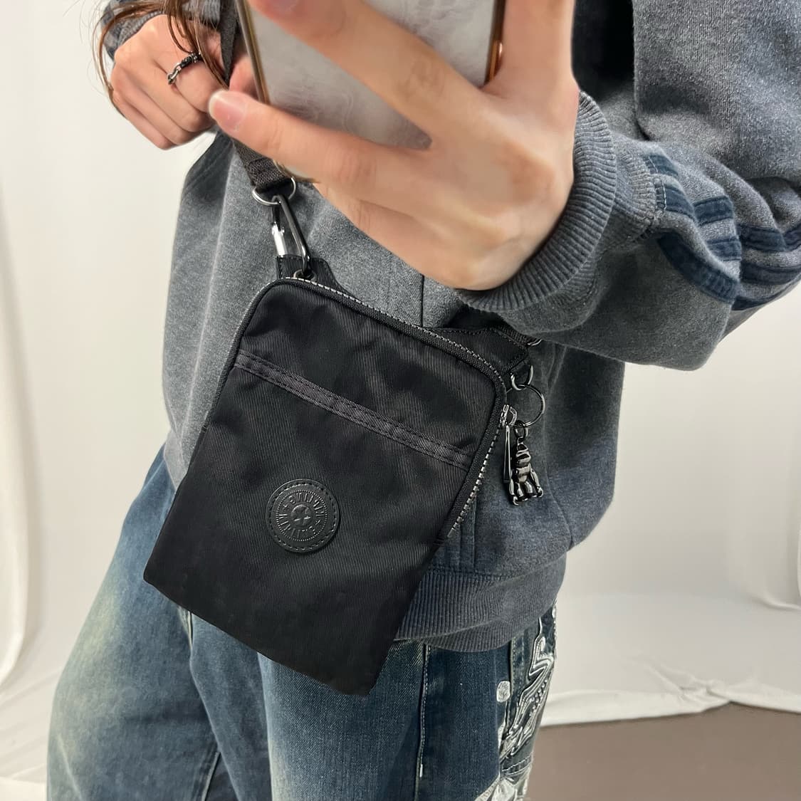 Kipling black mini bag 상품이미지3