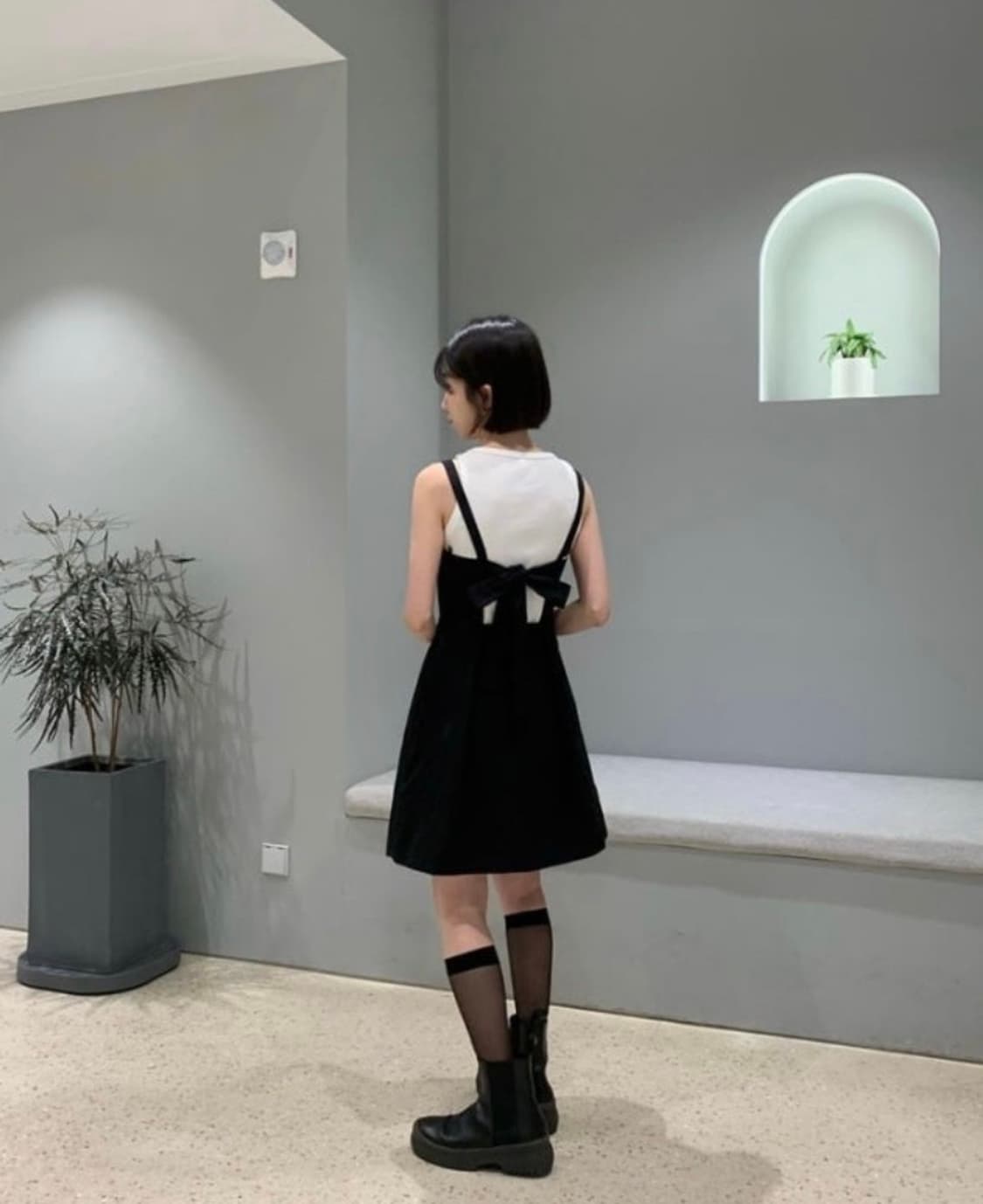 COS 오픈백 미니 피나포어드레스 38 size 상품이미지4