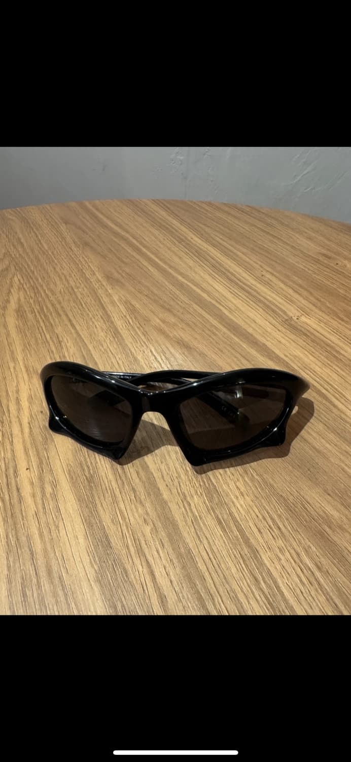 ✨발렌시아가 블랙 bat 선글라스 상품이미지1