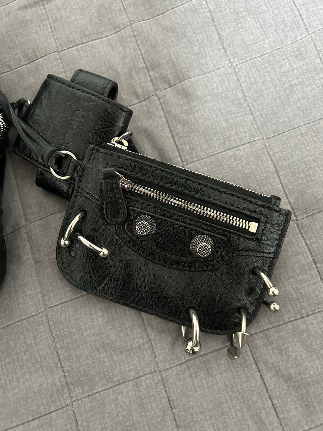 [XS] 발렌시아가 르카골 피어싱 플랩백 상품이미지5