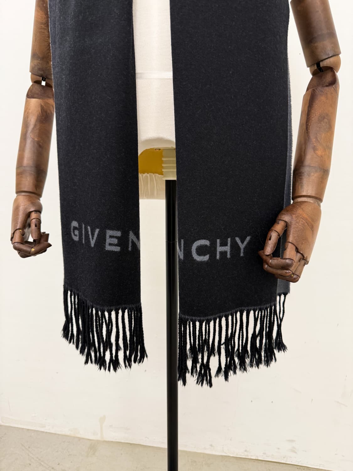Givenchy Reversible Virgin Wool Muffler 상품이미지1