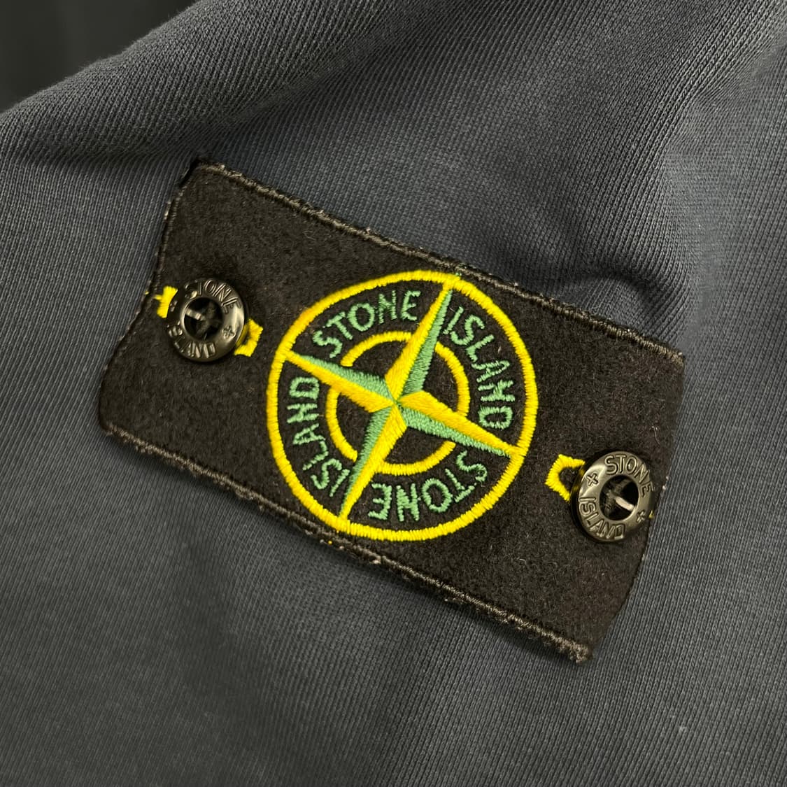 스톤아일랜드 와펜 맨투맨 네이비 (L) 상품이미지4