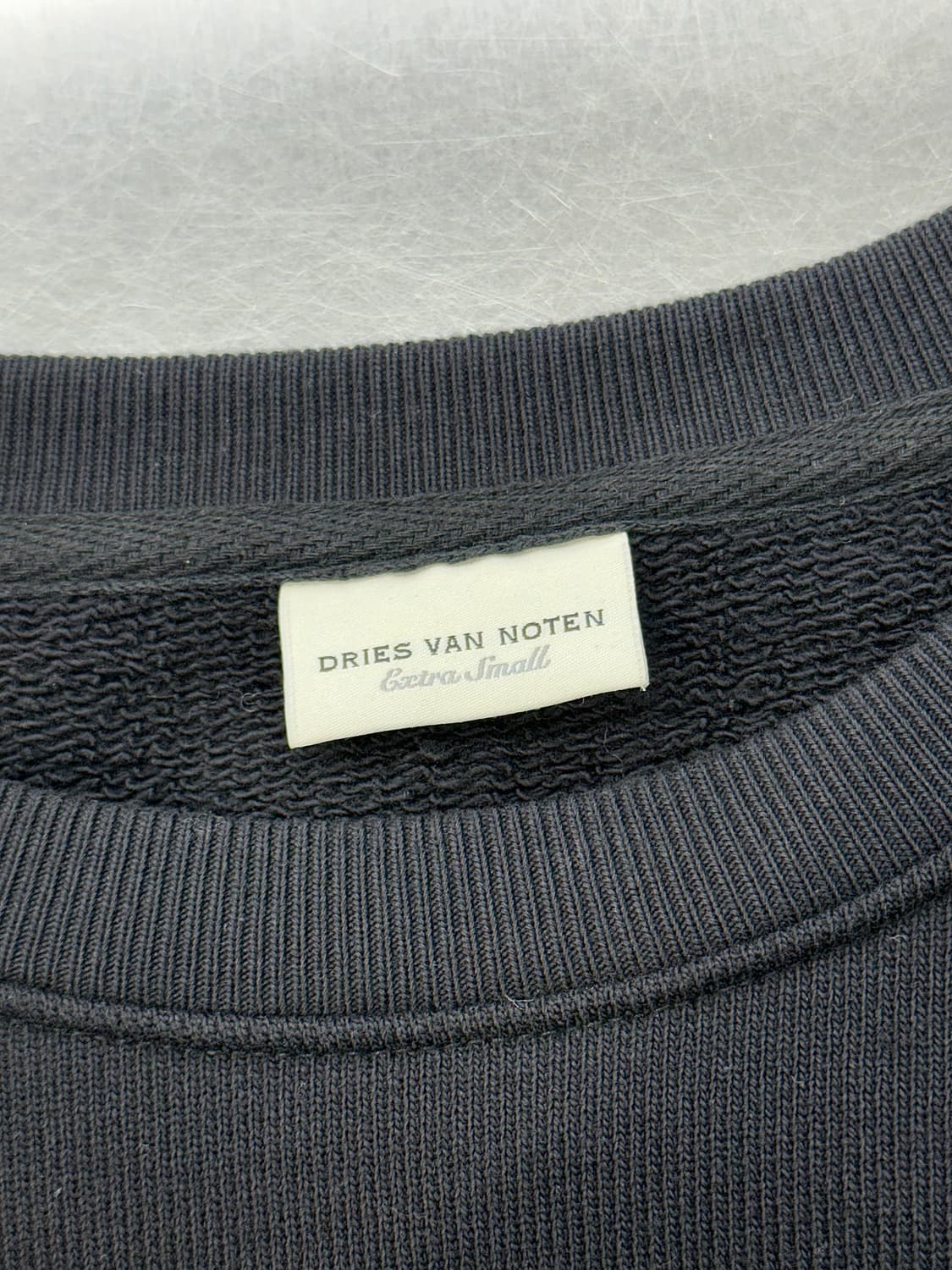 드리스반노튼 숄더패치 블랙 스웨트 셔츠 상품이미지7