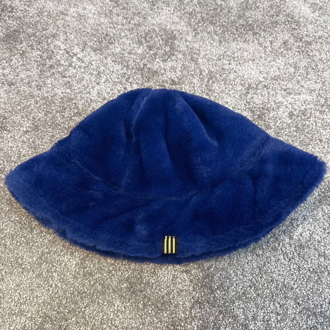  아디다스 오리지널스 페이크 퍼 블루 버킷햇F 상품이미지3