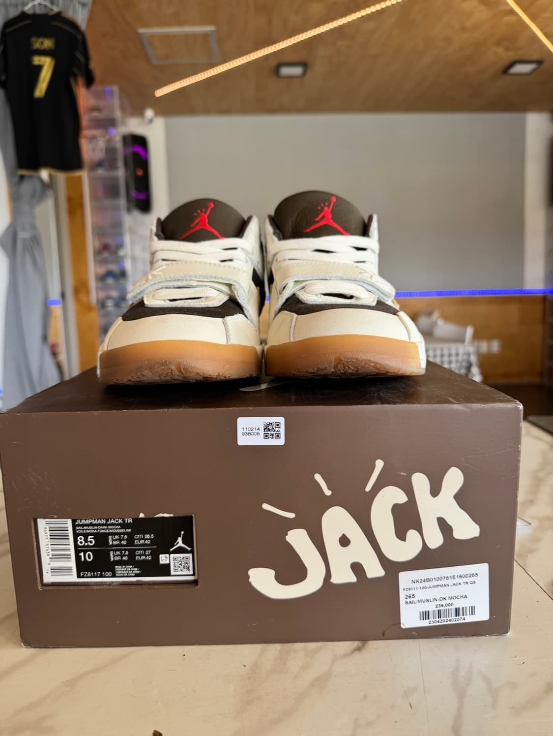 조던 X 트래비스 스캇 점프맨 잭 TR 세일 엔 다크 모카 (2024) 상품이미지2