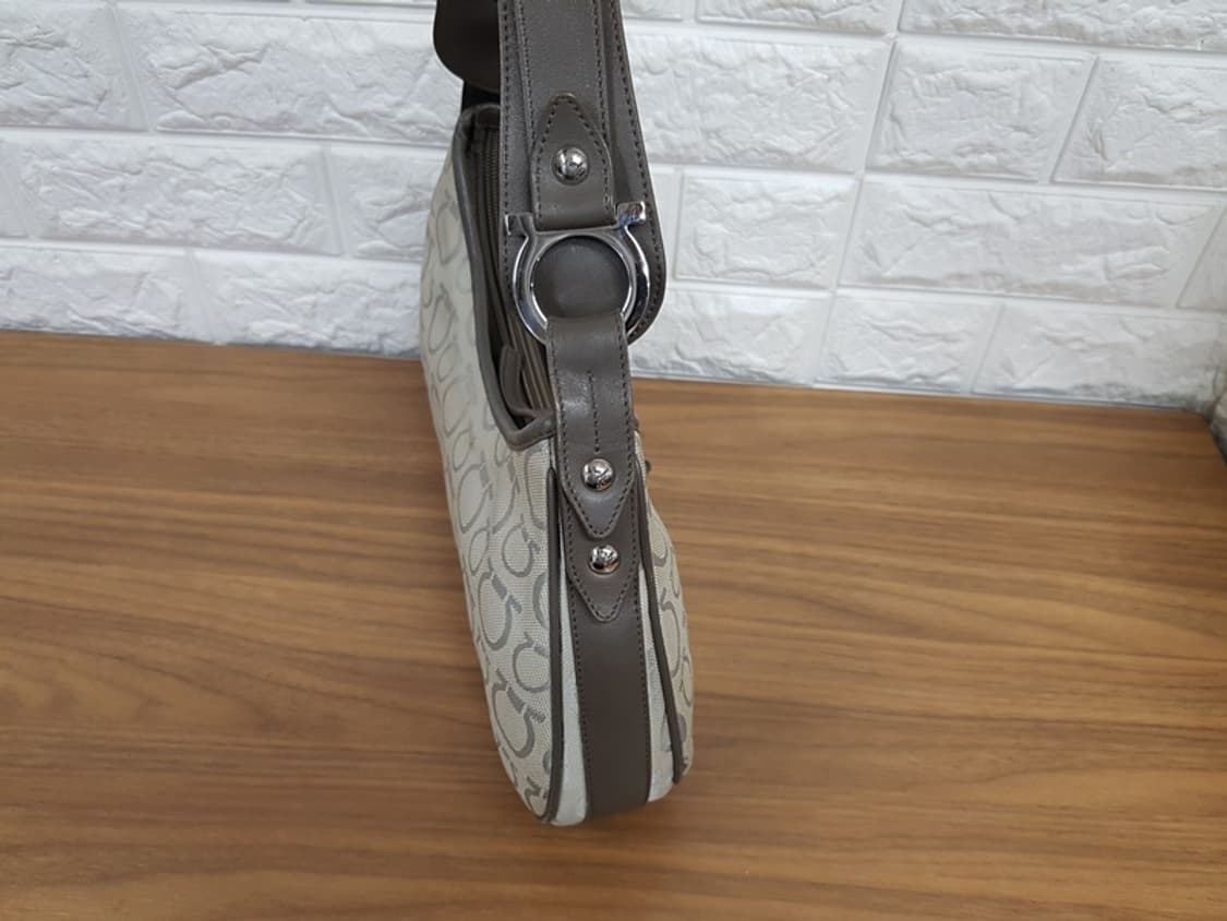 페라가모 숄더백 (정품. 쟈가드소재)  상품이미지3