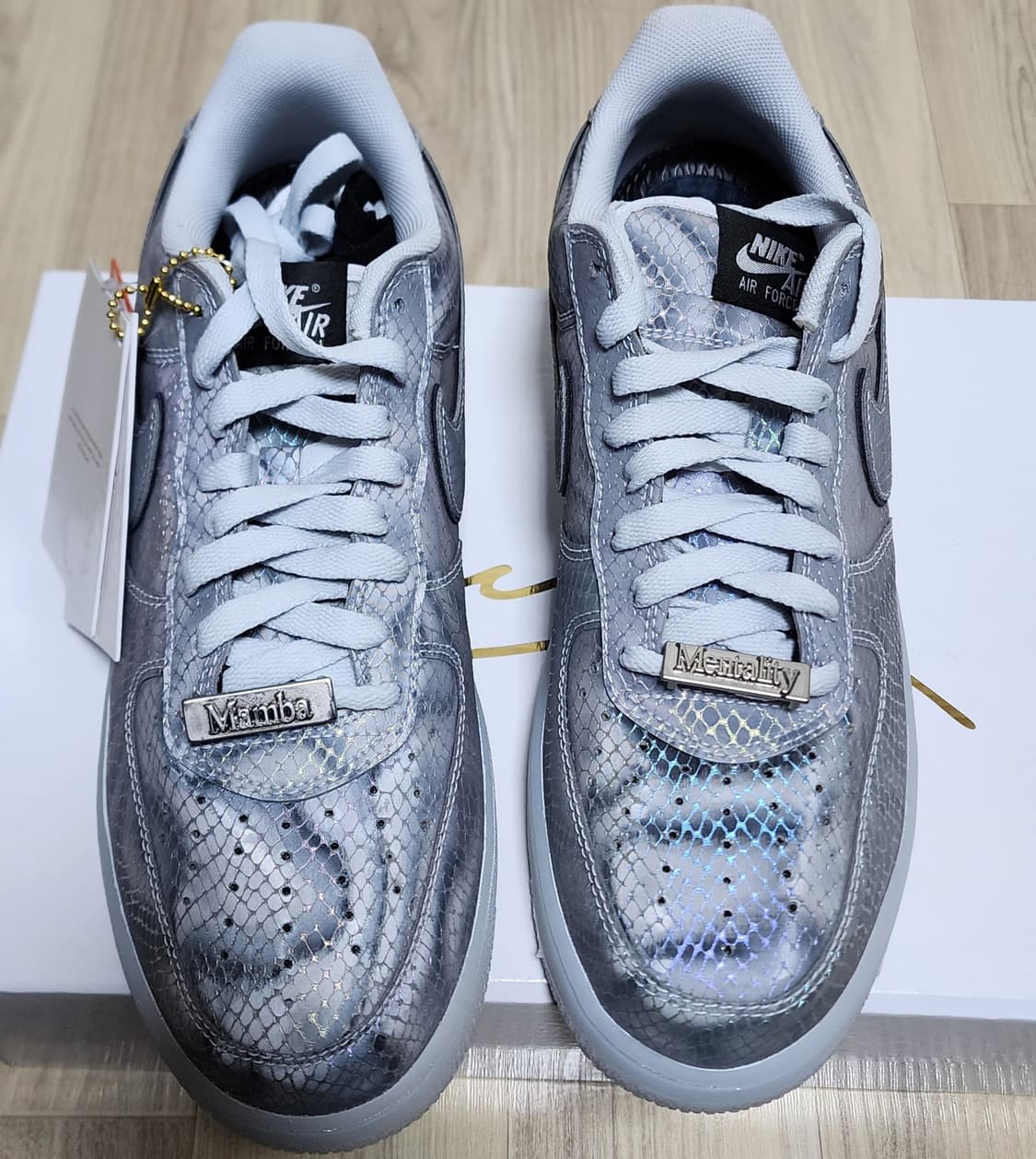 [275] 나이키 x 코비 브라이언트 에어포스 1 로우 렌티큘러 상품이미지4