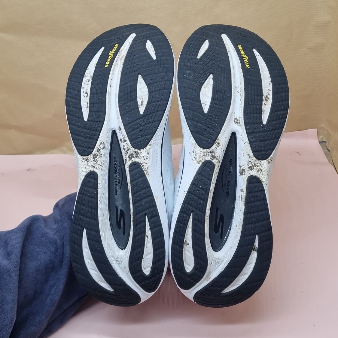 스케쳐스 맥스쿠셔닝 남성 러닝화 280 상품이미지3