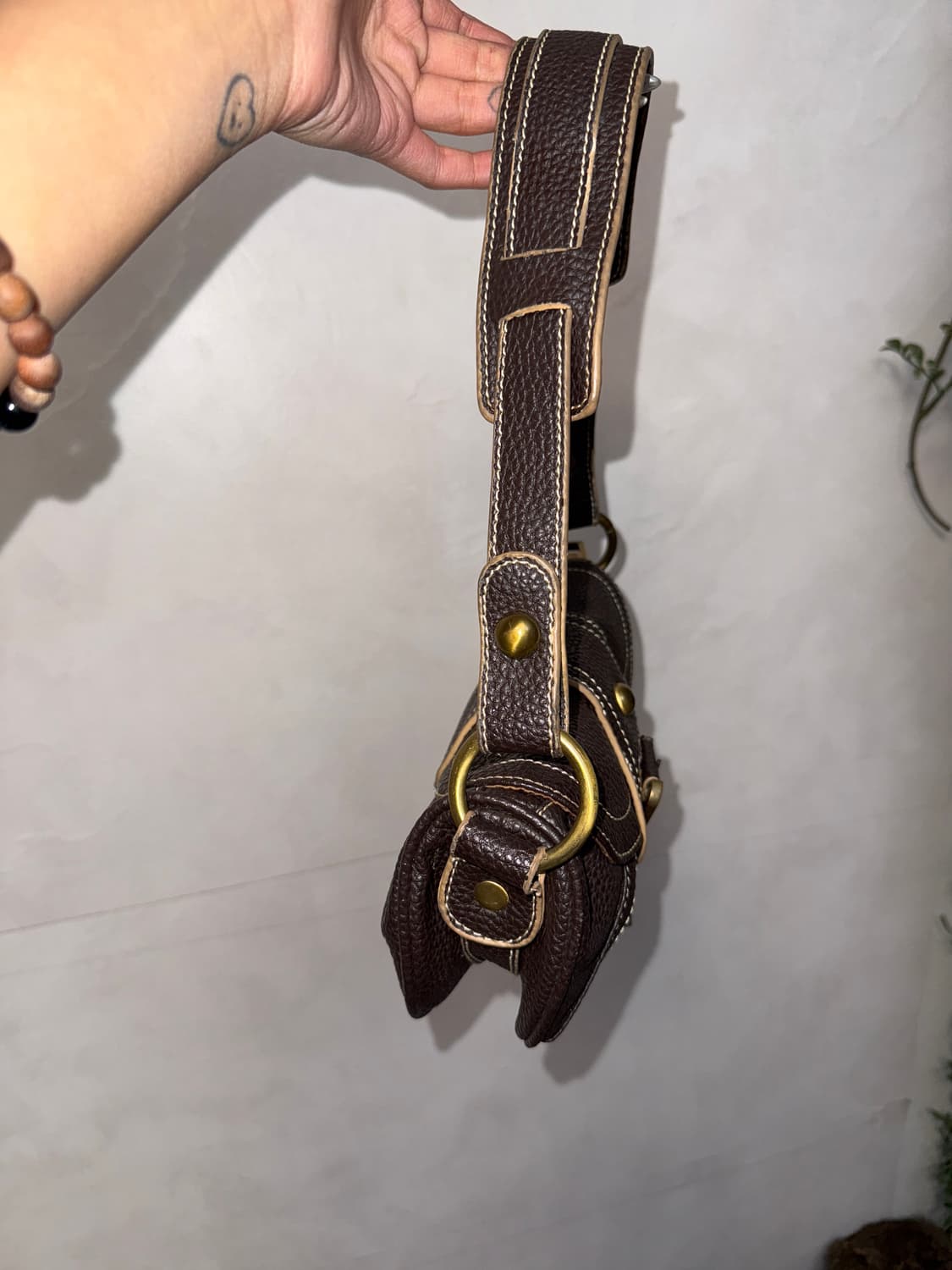 Dark brown buckled mini shoulder bag 상품이미지3
