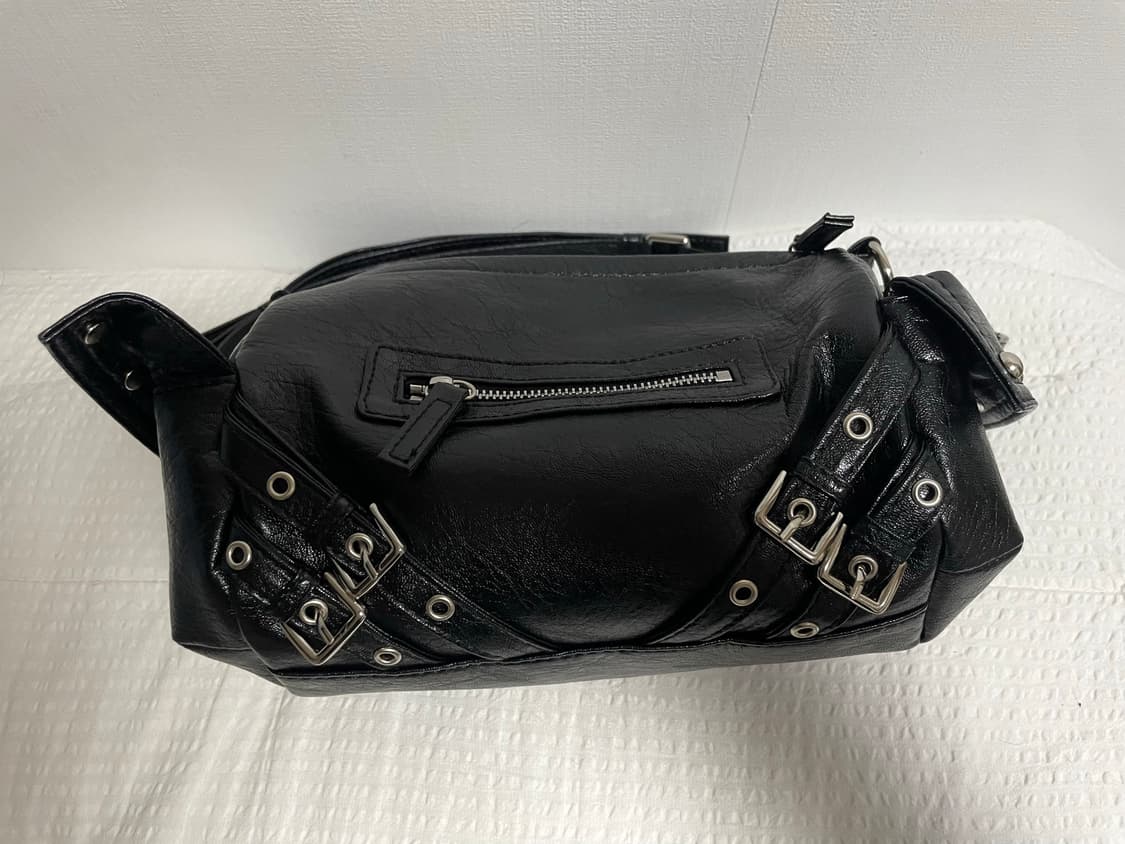 다이닛 STUD POCKET BAG IN BLACK 상품이미지2