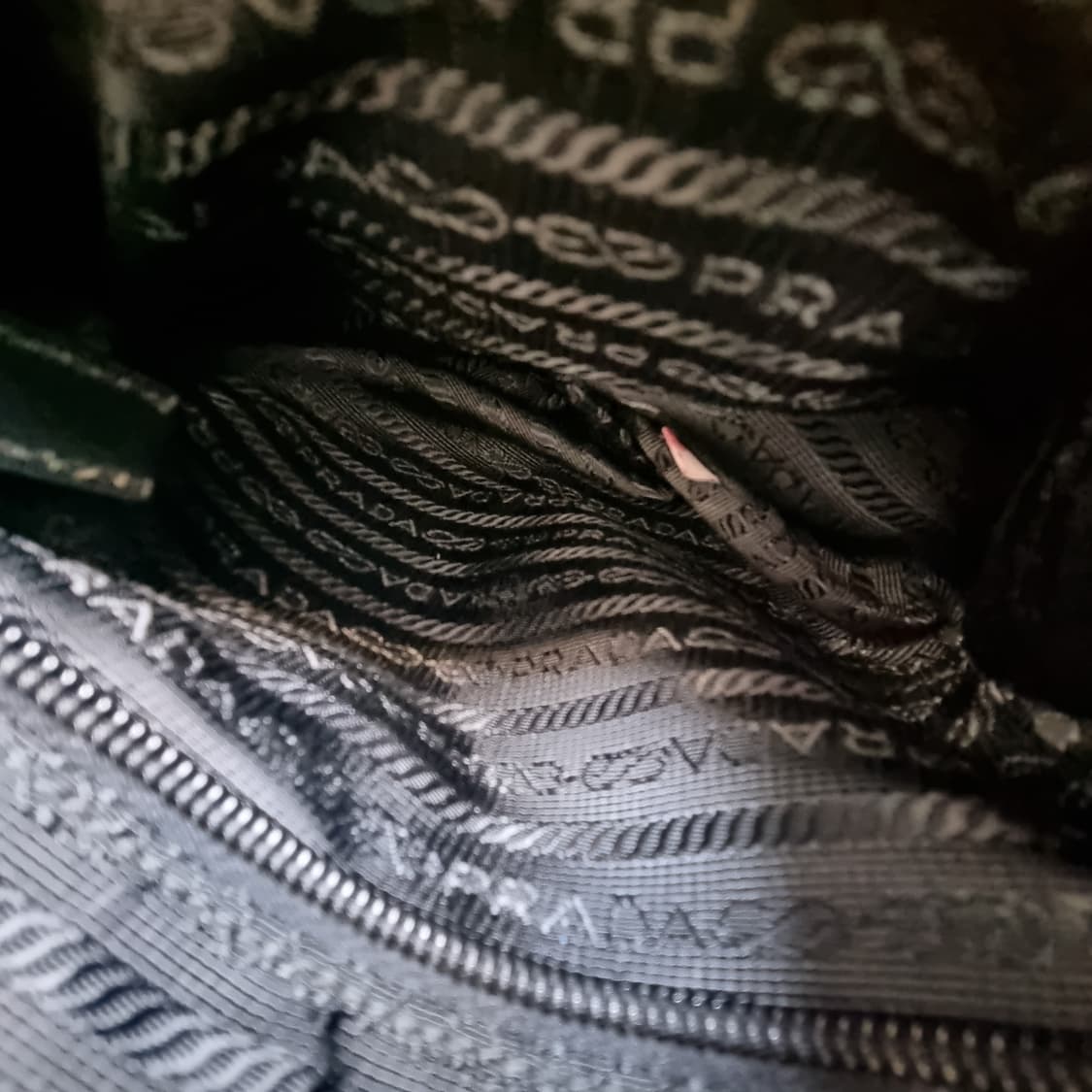 프라다 PRADA 나일론 크로스백 메신저백(신형, 개런티카드, 남여공용) 상품이미지9