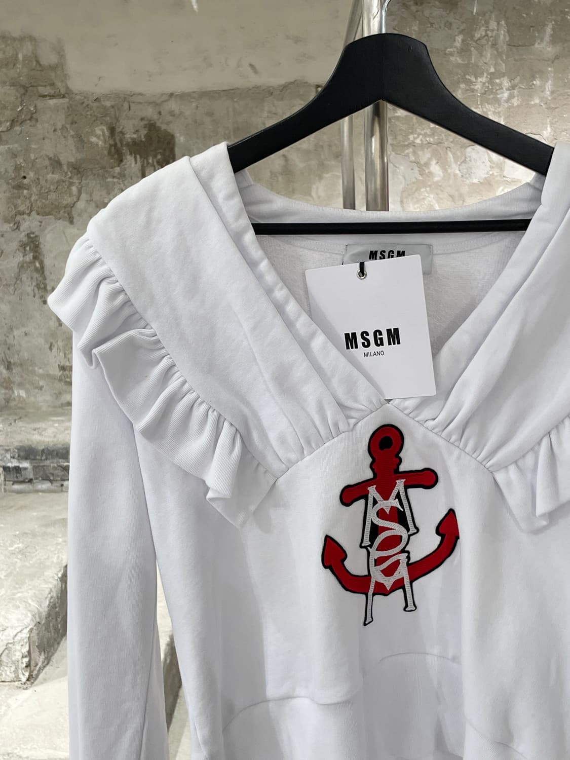 msgm 화이트 앵커 로고 프릴 V넥 크롭 스웻 셔츠 상품이미지2