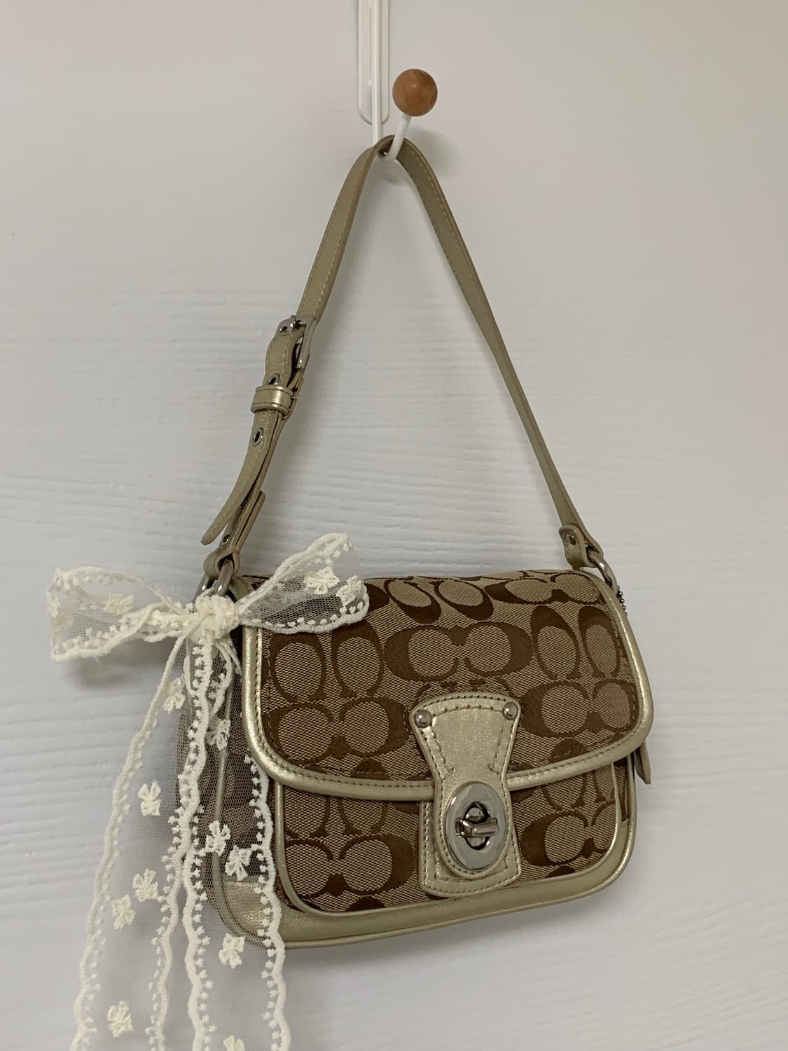 Coach gold mini bag 상품이미지2