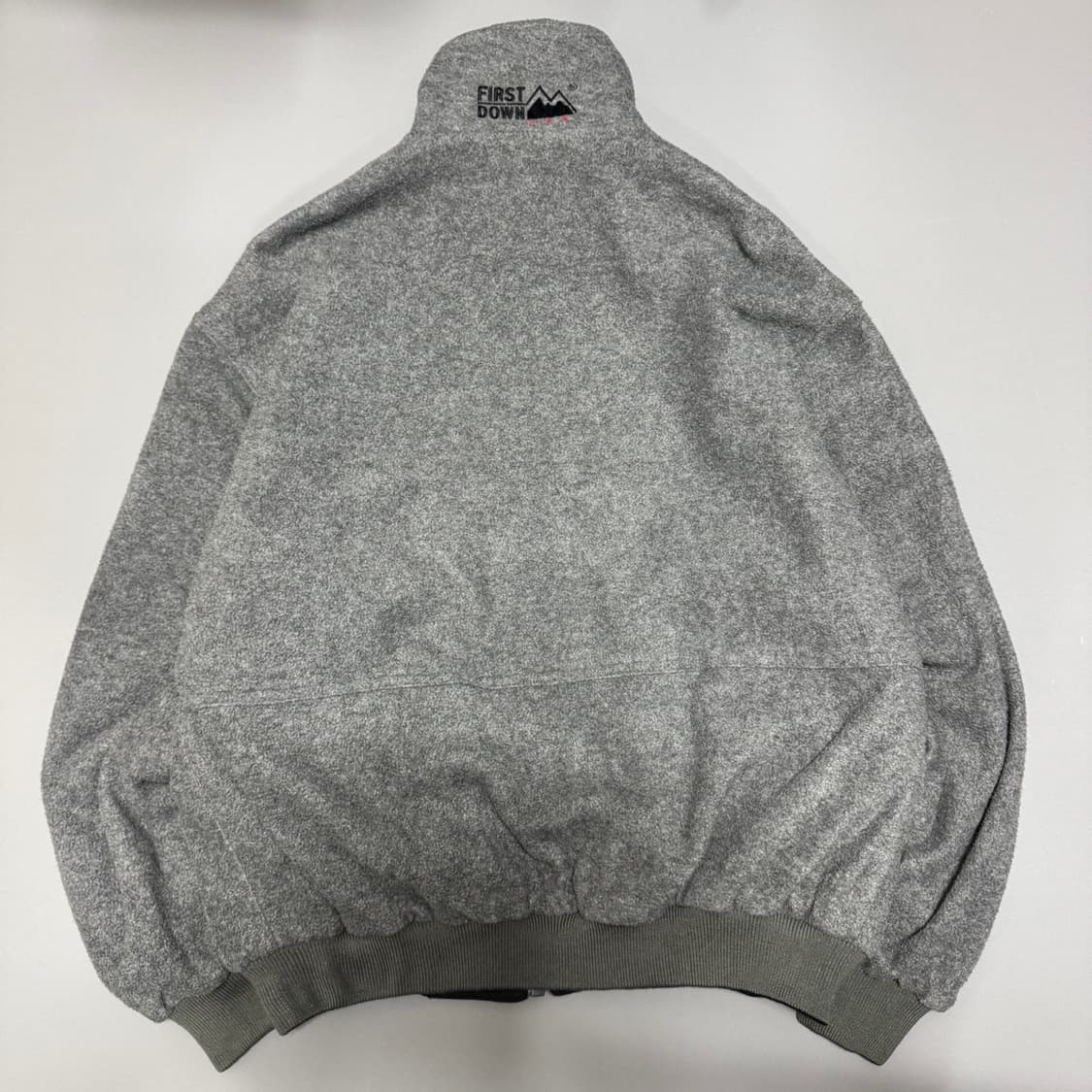 퍼스트다운 블랙 자수로고 리버시블 멜란지 플리스 2way 하이넥 자켓 상품이미지9