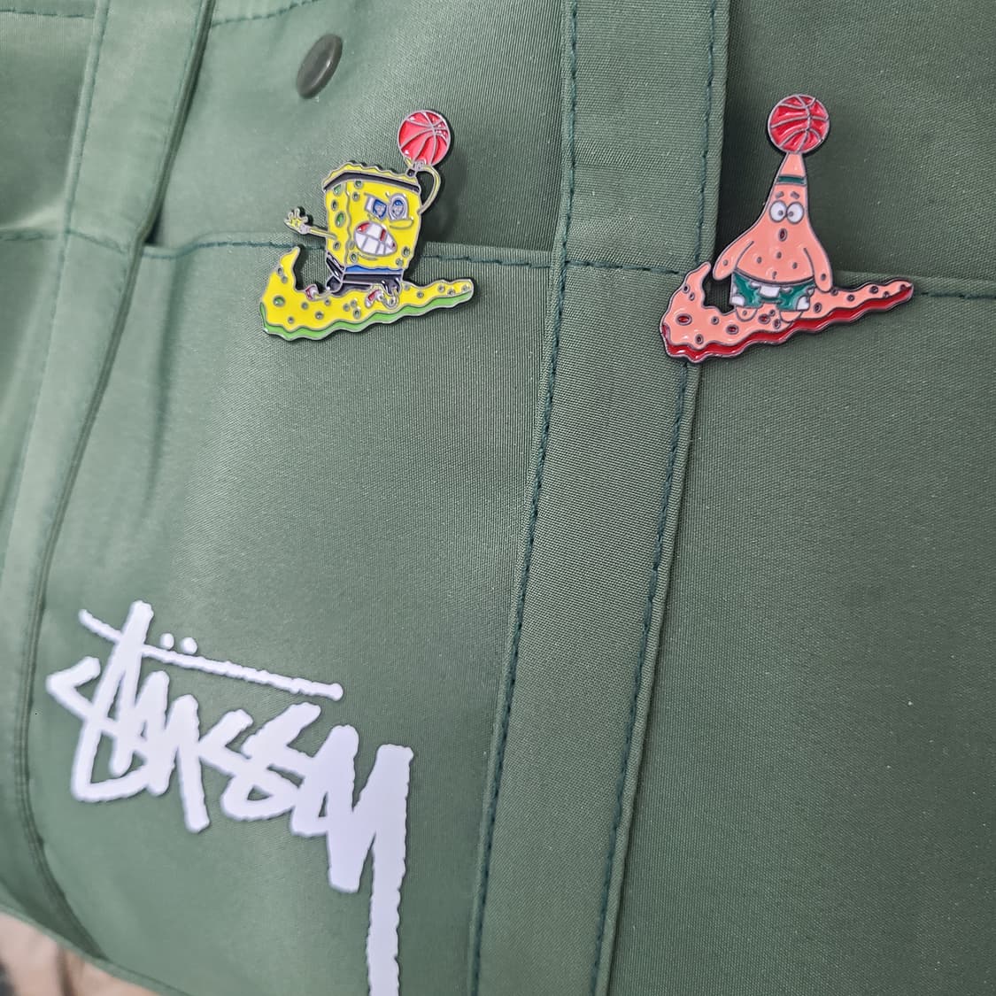 (새상품) 스폰지밥 뚱이 나이키 핀뱃지 브로치 상품이미지3