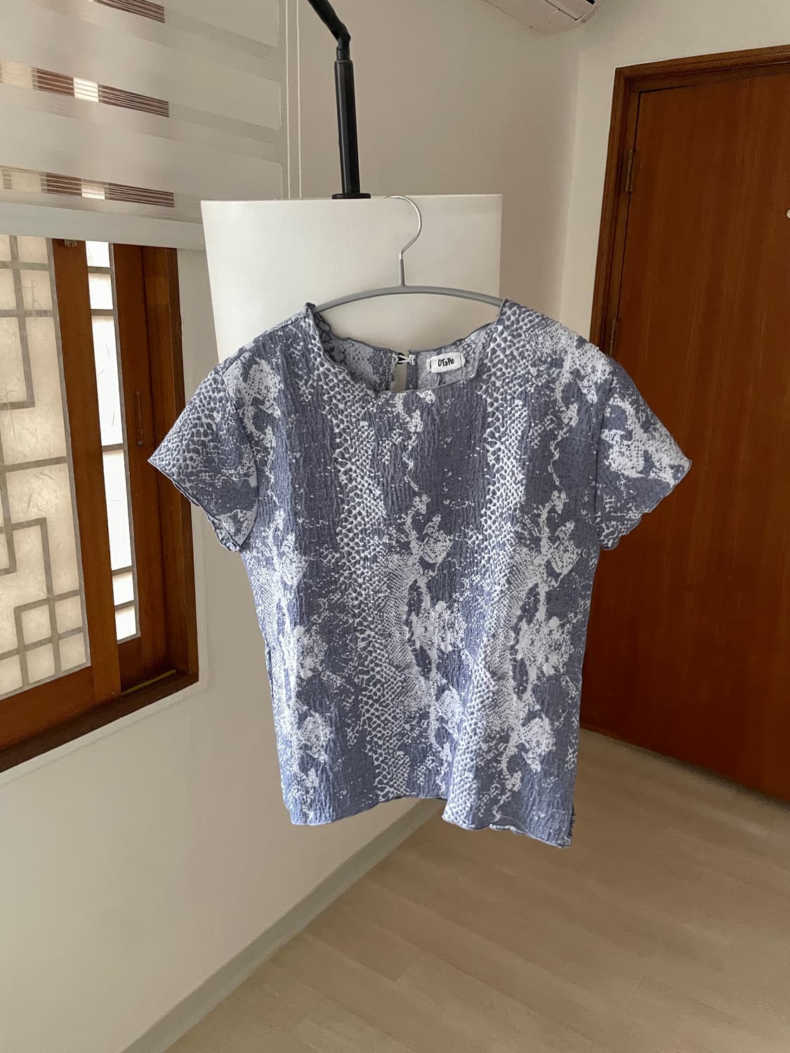 0tape snake pattern short sleeve top 상품이미지3