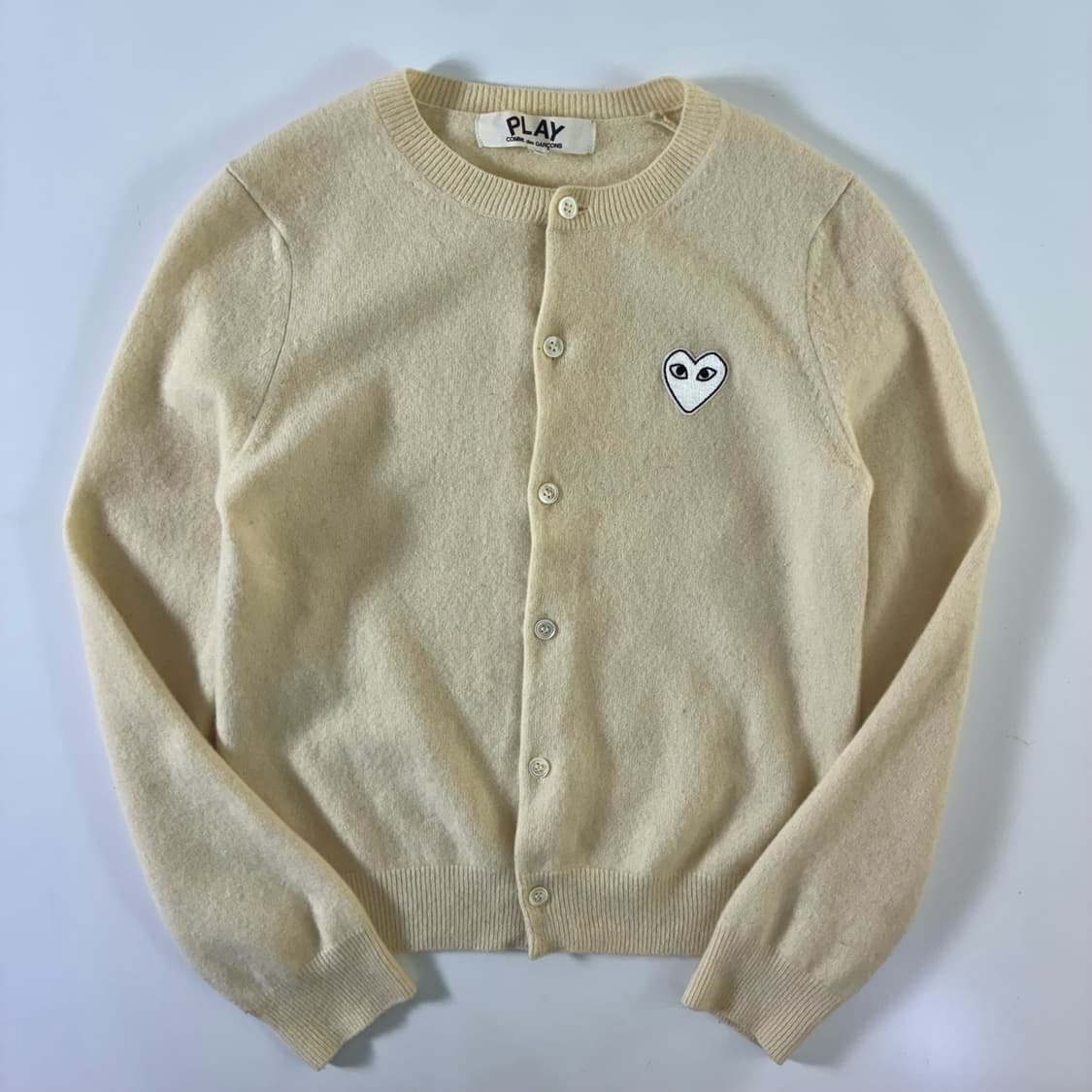 COMME des GARCONS  꼼데가르송 화이트와펜 아이보리 울가디건 상품이미지1