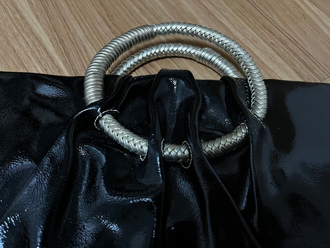 홍콩 cocomojo 블랙 링 손잡이 토트백 상품이미지5