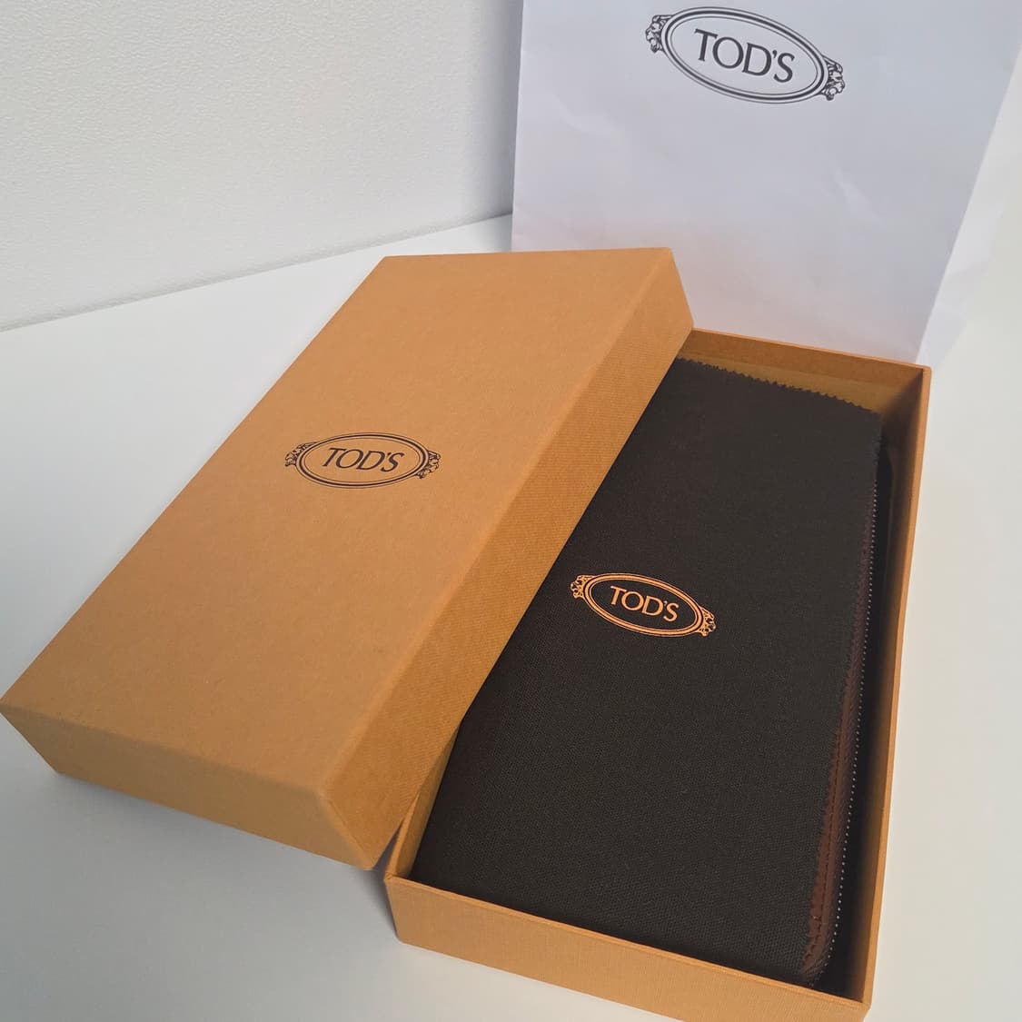TOD'S 토즈 정품 미사용 고미노 짚라운드 지갑 장지갑 은장 레더지갑 상품이미지6
