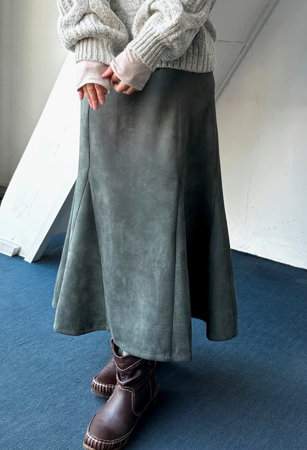 Fake suede flare silhouette skirt 상품이미지2